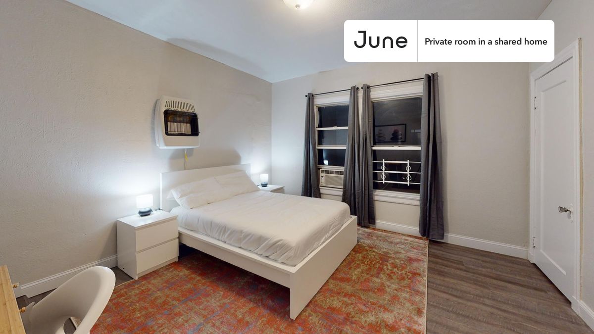 PLEASE NOTE: This is a private room in a shared apartment. You will have your own bedroom and shared common areas (kitchen, bathroom, etc.) with other residents.
Full bedroom in a 4 bedroom / 2 bathroom apartment!
Check out 3D tour now: https://jnhm.es/86i
This Full room in NorthEast Dallas is available on a 12 month lease or a flexible short term (31 to 364 days) lease. You pick your custom start and end date. Monthly rent rate is determined by furnishing preference, move-in date and move-out date. Speak to a June representative for recommendations on the best stay duration for the lowest rate, and learn more about this home on the June website: https://jnhm.es/6cF
Amenities of this home: Dishwasher, Furnished Common Areas, Wi-Fi - Paid separately (High-Speed), Guarantors Allowed, 32-inch Flat-Screen TV, Street parking - City permit required, Laundry in home (free), Hardwood Flooring, Microwave, Oven, Refrigerator, also, this unit is conveniently located, several local parks, restaurants and bars are just minutes away.
About June Homes: Welcome to the easiest rental experience of your life. Rent furnished or unfurnished apartments on a 12 month lease or a flexible short term (31 to 364 days). As a resident, you’ll have access to 24/7 support and monthly cleanings of the home’s shared spaces. Sign up now to apply online for your next home with June: https://jnhm.es/sign-roomi
Brokers welcome! Contact us for more details.
Interested? Use this listing ID when speaking to June team: #1326 C
