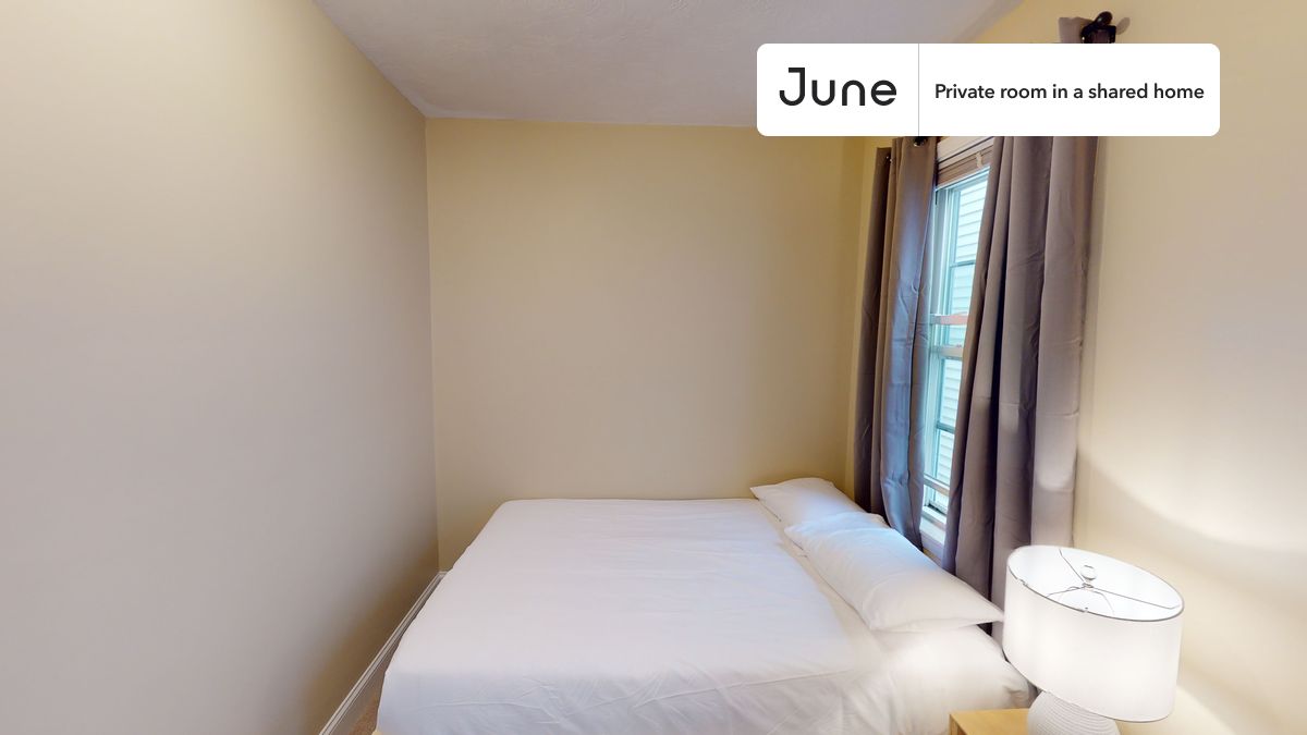 

PLEASE NOTE: This is a private room in a shared apartment. You will have your own bedroom and shared common areas (kitchen, bathroom, etc.) with other residents.

Full bedroom in a 3 bedroom / 1 bathroom apartment!

Check out 3D tour now:  https://jnhm.es/8a7

This  Full room in Central Square (Cambridge)  is available on a 12 month lease or a flexible short term (31 to 364 days) lease. You pick your custom start and end date. Monthly rent rate is determined by furnishing preference, move-in date and move-out date. Speak to a June representative for recommendations on the best stay duration for the lowest rate, and learn more about this home on the June website:  https://jnhm.es/6bc

Amenities of this home:   Dishwasher,    Furnished Common Areas,    Wi-Fi - Paid separately (High-Speed),    Guarantors Allowed,          Street parking - City permit required,    Laundry - Paid separately (in building),    Hardwood Flooring,    Microwave,    Oven,    Refrigerator,   also, this unit is conveniently located, several local parks, restaurants and bars are just minutes away.

About June Homes: Welcome to the easiest rental experience of your life. Rent furnished or unfurnished apartments on a 12 month lease or a flexible short term (31 to 364 days). As a resident, you’ll have access to 24/7 support and monthly cleanings of the home’s shared spaces. Sign up now to apply online for your next home with June: https://jnhm.es/sign-roomi

Brokers welcome! Contact us for more details.

Interested? Kindly note that the minimum stay duration would be 31 days. 

Use this listing ID when speaking to June team:  #1298 B