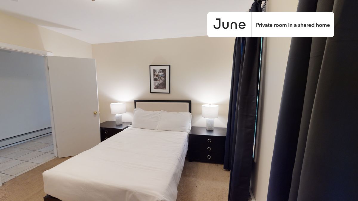 

PLEASE NOTE: This is a private room in a shared apartment. You will have your own bedroom and shared common areas (kitchen, bathroom, etc.) with other residents.

Full bedroom in a 3 bedroom / 1 bathroom apartment!

Check out 3D tour now:  https://jnhm.es/85b

This  Full room in Central Square (Cambridge)  is available on a 12 month lease or a flexible short term (31 to 364 days) lease. You pick your custom start and end date. Monthly rent rate is determined by furnishing preference, move-in date and move-out date. Speak to a June representative for recommendations on the best stay duration for the lowest rate, and learn more about this home on the June website:  https://jnhm.es/6ba

Amenities of this home:   Dishwasher,    Furnished Common Areas,    Wi-Fi - Paid separately (High-Speed),    Guarantors Allowed,          Street parking - City permit required,    Laundry - Paid separately (in building),    Hardwood Flooring,    Microwave,    Oven,    Refrigerator,   also, this unit is conveniently located, several local parks, restaurants and bars are just minutes away.

About June Homes: Welcome to the easiest rental experience of your life. Rent furnished or unfurnished apartments on a 12 month lease or a flexible short term (31 to 364 days). As a resident, you’ll have access to 24/7 support and monthly cleanings of the home’s shared spaces. Sign up now to apply online for your next home with June: https://jnhm.es/sign-roomi

Brokers welcome! Contact us for more details.

Interested? Kindly note that the minimum stay duration would be 31 days. 

Use this listing ID when speaking to June team:  #1297 B