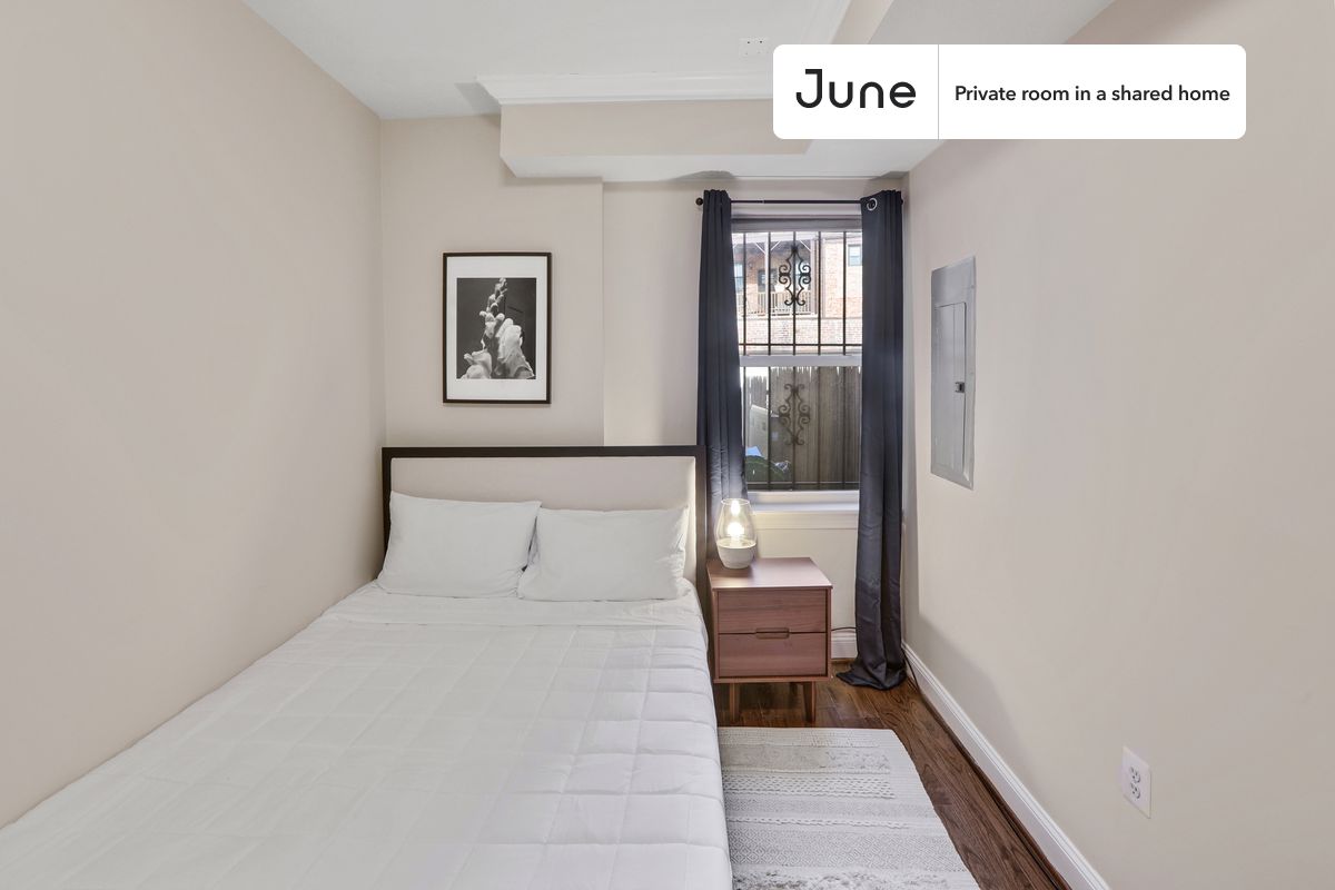 

PLEASE NOTE: This is a private room in a shared apartment. You will have your own bedroom and shared common areas (kitchen, bathroom, etc.) with other residents.

Queen bedroom in a 3 bedroom / 2.5 bathroom apartment!

Check out 3D tour now:  https://jnhm.es/ZA

This  Queen room in Columbia Heights  is available on a 12 month lease or a flexible short term (31 to 364 days) lease. You pick your custom start and end date. Monthly rent rate is determined by furnishing preference, move-in date and move-out date. Speak to a June representative for recommendations on the best stay duration for the lowest rate, and learn more about this home on the June website:  https://jnhm.es/5Q8

Amenities of this home:   Dishwasher,    Furnished Common Areas,    Wi-Fi - Paid separately (High-Speed),    Guarantors Allowed,       Central AC (Common space),    Paid parking,    Laundry in home (free),       Wall-Mounted TV,    Hardwood Flooring,    Microwave,    Oven,    Refrigerator,   also, this unit is conveniently located, several local parks, restaurants and bars are just minutes away.

About June Homes: Welcome to the easiest rental experience of your life. Rent furnished or unfurnished apartments on a 12 month lease or a flexible short term (31 to 364 days). As a resident, you’ll have access to 24/7 support and monthly cleanings of the home’s shared spaces. Sign up now to apply online for your next home with June: https://jnhm.es/sign-roomi

Brokers welcome! Contact us for more details.

Interested? Kindly note that the minimum stay duration would be 31 days. 

Use this listing ID when speaking to June team:  #878 A