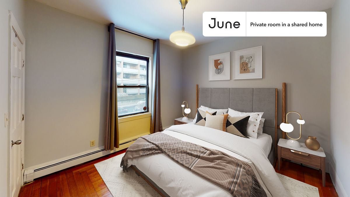 PLEASE NOTE: This is a private room in a shared apartment. You will have your own bedroom and shared common areas (kitchen, bathroom, etc.) with other residents.
Queen bedroom in a 4 bedroom / 2 bathroom apartment!
Check out 3D tour now: https://jnhm.es/R6
This Queen room in Brighton is available on a 12 month lease or a flexible short term (31 to 364 days) lease. You pick your custom start and end date. Monthly rent rate is determined by furnishing preference, move-in date and move-out date. Speak to a June representative for recommendations on the best stay duration for the lowest rate, and learn more about this home on the June website: https://jnhm.es/5uG
Amenities of this home: 32-inch Flat-Screen TV, Dishwasher, Furnished Common Areas, Wi-Fi - Paid separately (High-Speed), Guarantors Allowed, Driveway parking (Paid separately), Hardwood Flooring, Microwave, Oven, Refrigerator, also, this unit is conveniently located, several local parks, restaurants and bars are just minutes away.
About June Homes: Welcome to the easiest rental experience of your life. Rent furnished or unfurnished apartments on a 12 month lease or a flexible short term (31 to 364 days). As a resident, you’ll have access to 24/7 support and monthly cleanings of the home’s shared spaces. Sign up now to apply online for your next home with June: https://jnhm.es/sign-roomi
Brokers welcome! Contact us for more details.
Interested? Kindly note that the minimum stay duration would be 31 days.
Use this listing ID when speaking to June team: #419 1D