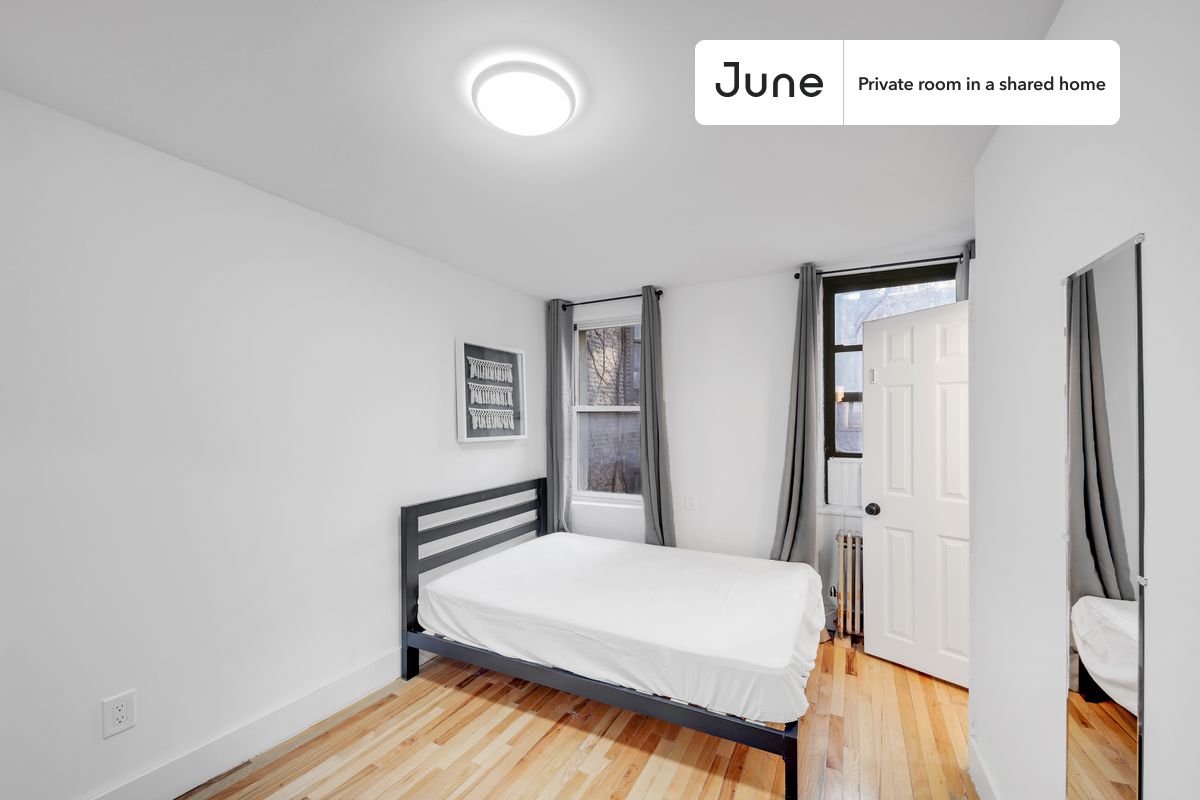Move in with us before March 31st and stay until May 30th or later, and enjoy our limited-time discount on your first month! $200 off in NYC. Hurry up!

Full bedroom in a 5 bedroom / 2 bathroom apartment!

Check out 3D tour now:  https://jnhm.es/YQ

This  Full room in East Village  is available on a flexible 1-18 month lease. Monthly rent rate is determined by furnishing preference, move-in date and move-out date. Speak to a June representative for recommendations on the best stay duration for the lowest rate, and learn more about this home on the June website:  https://jnhm.es/5PQ

Amenities of this home:   Dishwasher,    Furnished Common Areas,    Wi-Fi - Paid separately (High-Speed),    Guarantors Allowed,       32-inch Flat-Screen TV,       Laundry in home (free),    Hardwood Flooring,    Microwave,    Oven,    Refrigerator,   also, this unit is conveniently located, several local parks, restaurants and bars are just minutes away.

About June Homes: Welcome to the easiest rental experience of your life. Rent furnished or unfurnished apartments for 1 - 18 months, bypass hidden costs and broker fees and enjoy an easy move-in. As a resident, you’ll have access to 24/7 support and monthly cleanings of the home’s shared spaces. Sign up now to apply online for your next home with June: https://jnhm.es/sign-roomi

Interested? Use this listing ID when speaking to June team:  #872 B