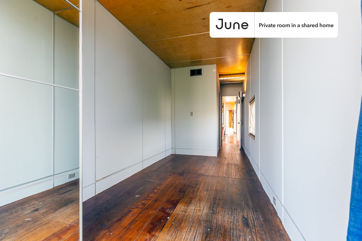 PLEASE NOTE: This is a private room in a shared apartment. You will have your own bedroom and shared common areas (kitchen, bathroom, etc.) with other residents.
Full bedroom in a 6 bedroom / 6 bathroom apartment!
Check out 3D tour now: https://jnhm.es/R4
This Full room in Brookland is available on a 12 month lease or a flexible short term (31 to 364 days) lease. You pick your custom start and end date. Monthly rent rate is determined by furnishing preference, move-in date and move-out date. Speak to a June representative for recommendations on the best stay duration for the lowest rate, and learn more about this home on the June website: https://jnhm.es/5u9
Amenities of this home: Dishwasher, Furnished Common Areas, Wi-Fi - Paid separately (High-Speed), Guarantors Allowed, 32-inch Flat-Screen TV, Street parking - City permit required, Hardwood Flooring, Microwave, Oven, Refrigerator, also, this unit is conveniently located, several local parks, restaurants and bars are just minutes away.
About June Homes: Welcome to the easiest rental experience of your life. Rent furnished or unfurnished apartments on a 12 month lease or a flexible short term (31 to 364 days). As a resident, you’ll have access to 24/7 support and monthly cleanings of the home’s shared spaces. Sign up now to apply online for your next home with June: https://jnhm.es/sign-roomi
Brokers welcome! Contact us for more details.
Interested? Kindly note that the minimum stay duration would be 31 days.
Use this listing ID when speaking to June team: #413 2C