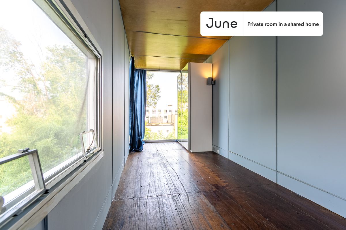 PLEASE NOTE: This is a private room in a shared apartment. You will have your own bedroom and shared common areas (kitchen, bathroom, etc.) with other residents.
Full bedroom in a 6 bedroom / 6 bathroom apartment!
Check out 3D tour now: https://jnhm.es/R4
This Full room in Brookland is available on a 12 month lease or a flexible short term (31 to 364 days) lease. You pick your custom start and end date. Monthly rent rate is determined by furnishing preference, move-in date and move-out date. Speak to a June representative for recommendations on the best stay duration for the lowest rate, and learn more about this home on the June website: https://jnhm.es/5u9
Amenities of this home: Dishwasher, Furnished Common Areas, Wi-Fi - Paid separately (High-Speed), Guarantors Allowed, 32-inch Flat-Screen TV, Street parking - City permit required, Hardwood Flooring, Microwave, Oven, Refrigerator, also, this unit is conveniently located, several local parks, restaurants and bars are just minutes away.
About June Homes: Welcome to the easiest rental experience of your life. Rent furnished or unfurnished apartments on a 12 month lease or a flexible short term (31 to 364 days). As a resident, you’ll have access to 24/7 support and monthly cleanings of the home’s shared spaces. Sign up now to apply online for your next home with June: https://jnhm.es/sign-roomi
Brokers welcome! Contact us for more details.
Interested? Kindly note that the minimum stay duration would be 31 days.
Use this listing ID when speaking to June team: #413 2C