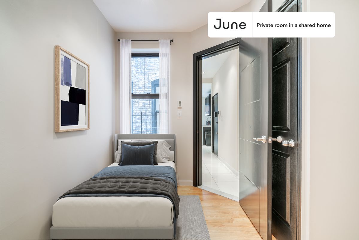 PLEASE NOTE: This is a private room in a shared apartment. You will have your own bedroom and shared common areas (kitchen, bathroom, etc.) with other residents.
Full bedroom in a 4 bedroom / 2 bathroom apartment!
Check out 3D tour now: https://jnhm.es/85v
This Full room in South Harlem is available on a 12 month lease or a flexible short term (31 to 364 days) lease. You pick your custom start and end date. Monthly rent rate is determined by furnishing preference, move-in date and move-out date. Speak to a June representative for recommendations on the best stay duration for the lowest rate, and learn more about this home on the June website: https://jnhm.es/6bT
Amenities of this home: Dishwasher, Furnished Common Areas, Wi-Fi - Paid separately (High-Speed), Guarantors Allowed, Laundry in home (free), Wall-Mounted TV, Hardwood Flooring, Microwave, Oven, Refrigerator, also, this unit is conveniently located, several local parks, restaurants and bars are just minutes away.
About June Homes: Welcome to the easiest rental experience of your life. Rent furnished or unfurnished apartments on a 12 month lease or a flexible short term (31 to 364 days). As a resident, you’ll have access to 24/7 support and monthly cleanings of the home’s shared spaces. Sign up now to apply online for your next home with June: https://jnhm.es/sign-roomi
Brokers welcome! Contact us for more details.
Interested? Use this listing ID when speaking to June team: #1311 B