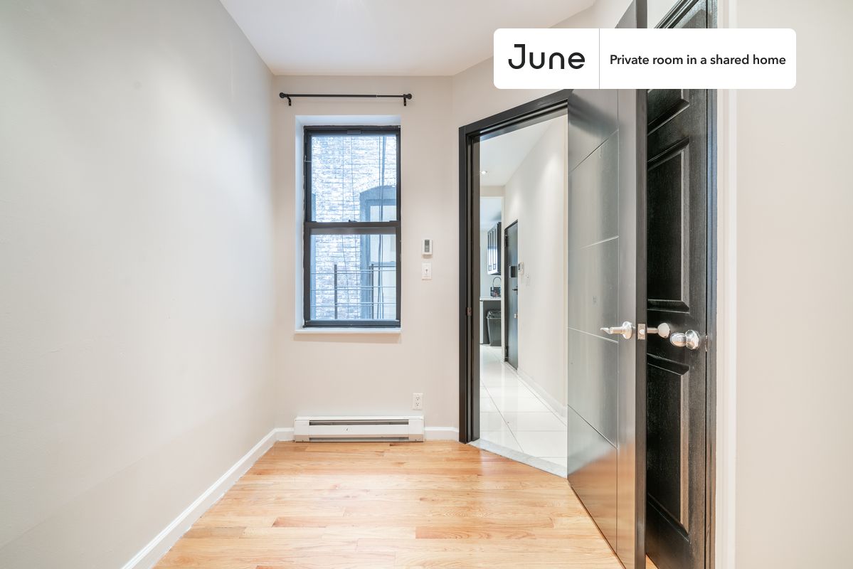 PLEASE NOTE: This is a private room in a shared apartment. You will have your own bedroom and shared common areas (kitchen, bathroom, etc.) with other residents.
Full bedroom in a 4 bedroom / 2 bathroom apartment!
Check out 3D tour now: https://jnhm.es/85v
This Full room in South Harlem is available on a 12 month lease or a flexible short term (31 to 364 days) lease. You pick your custom start and end date. Monthly rent rate is determined by furnishing preference, move-in date and move-out date. Speak to a June representative for recommendations on the best stay duration for the lowest rate, and learn more about this home on the June website: https://jnhm.es/6bT
Amenities of this home: Dishwasher, Furnished Common Areas, Wi-Fi - Paid separately (High-Speed), Guarantors Allowed, Laundry in home (free), Wall-Mounted TV, Hardwood Flooring, Microwave, Oven, Refrigerator, also, this unit is conveniently located, several local parks, restaurants and bars are just minutes away.
About June Homes: Welcome to the easiest rental experience of your life. Rent furnished or unfurnished apartments on a 12 month lease or a flexible short term (31 to 364 days). As a resident, you’ll have access to 24/7 support and monthly cleanings of the home’s shared spaces. Sign up now to apply online for your next home with June: https://jnhm.es/sign-roomi
Brokers welcome! Contact us for more details.
Interested? Use this listing ID when speaking to June team: #1311 B