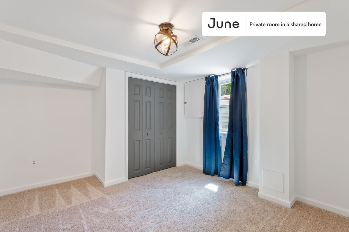 

PLEASE NOTE: This is a private room in a shared apartment. You will have your own bedroom and shared common areas (kitchen, bathroom, etc.) with other residents.

Twin bedroom in a 5 bedroom / 2 bathroom apartment!

Check out 3D tour now:  https://jnhm.es/RP

This  Twin room in Logan Circle  is available on a 12 month lease or a flexible short term (31 to 364 days) lease. You pick your custom start and end date. Monthly rent rate is determined by furnishing preference, move-in date and move-out date. Speak to a June representative for recommendations on the best stay duration for the lowest rate, and learn more about this home on the June website:  https://jnhm.es/5un

Amenities of this home:   Dishwasher,    Furnished Common Areas,    Wi-Fi - Paid separately (High-Speed),    Guarantors Allowed,       32-inch Flat-Screen TV,    Laundry in home (free),       Enclosed backyard,    Parking Spot (Paid separately),    Hardwood Flooring,    Microwave,    Oven,    Refrigerator,   also, this unit is conveniently located, several local parks, restaurants and bars are just minutes away.

About June Homes: Welcome to the easiest rental experience of your life. Rent furnished or unfurnished apartments on a 12 month lease or a flexible short term (31 to 364 days). As a resident, you’ll have access to 24/7 support and monthly cleanings of the home’s shared spaces. Sign up now to apply online for your next home with June: https://jnhm.es/sign-roomi

Brokers welcome! Contact us for more details.

Interested? Kindly note that the minimum stay duration would be 31 days. 

Use this listing ID when speaking to June team:  #415 BE