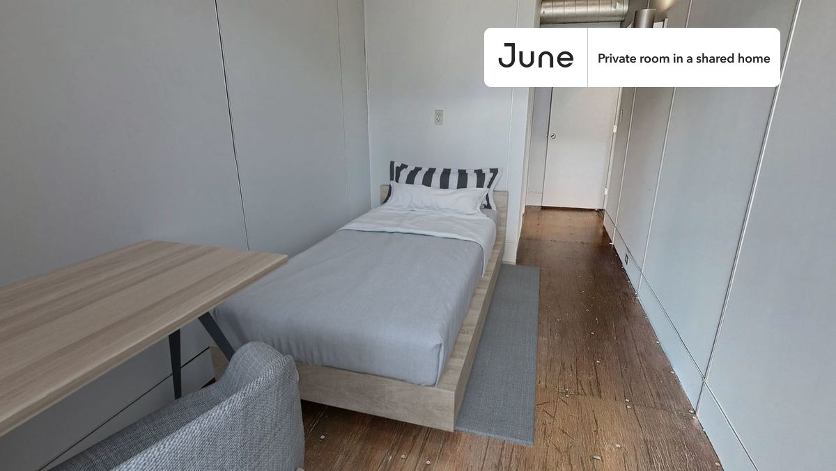 PLEASE NOTE: This is a private room in a shared apartment. You will have your own bedroom and shared common areas (kitchen, bathroom, etc.) with other residents.
Full bedroom in a 6 bedroom / 6 bathroom apartment!
Check out 3D tour now: https://jnhm.es/5V
This Full room in Brookland is available on a 12 month lease or a flexible short term (31 to 364 days) lease. You pick your custom start and end date. Monthly rent rate is determined by furnishing preference, move-in date and move-out date. Speak to a June representative for recommendations on the best stay duration for the lowest rate, and learn more about this home on the June website: https://jnhm.es/5uh
Amenities of this home: Dishwasher, Furnished Common Areas, Wi-Fi - Paid separately (High-Speed), Guarantors Allowed, 32-inch Flat-Screen TV, Street parking - City permit required, Hardwood Flooring, Microwave, Oven, Refrigerator, also, this unit is conveniently located, several local parks, restaurants and bars are just minutes away.
About June Homes: Welcome to the easiest rental experience of your life. Rent furnished or unfurnished apartments on a 12 month lease or a flexible short term (31 to 364 days). As a resident, you’ll have access to 24/7 support and monthly cleanings of the home’s shared spaces. Sign up now to apply online for your next home with June: https://jnhm.es/sign-roomi
Brokers welcome! Contact us for more details.
Interested? Kindly note that the minimum stay duration would be 31 days.
Use this listing ID when speaking to June team: #414 4E