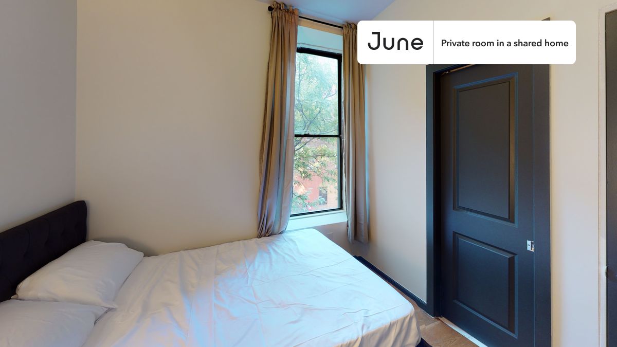 

PLEASE NOTE: This is a private room in a shared apartment. You will have your own bedroom and shared common areas (kitchen, bathroom, etc.) with other residents.

Queen bedroom in a 4 bedroom / 3 bathroom apartment!

Check out 3D tour now:  https://jnhm.es/Wo

This  Queen room in South Harlem  is available on a 12 month lease or a flexible short term (31 to 364 days) lease. You pick your custom start and end date. Monthly rent rate is determined by furnishing preference, move-in date and move-out date. Speak to a June representative for recommendations on the best stay duration for the lowest rate, and learn more about this home on the June website:  https://jnhm.es/5DX

Amenities of this home:   Dishwasher,    Furnished Common Areas,    Wi-Fi - Paid separately (High-Speed),    Guarantors Allowed,       32-inch Flat-Screen TV,       Street parking - City permit required,    Laundry in home (free),    Hardwood Flooring,    Microwave,    Oven,    Refrigerator,   also, this unit is conveniently located, several local parks, restaurants and bars are just minutes away.

About June Homes: Welcome to the easiest rental experience of your life. Rent furnished or unfurnished apartments on a 12 month lease or a flexible short term (31 to 364 days). As a resident, you’ll have access to 24/7 support and monthly cleanings of the home’s shared spaces. Sign up now to apply online for your next home with June: https://jnhm.es/sign-roomi

Brokers welcome! Contact us for more details.

Interested? Use this listing ID when speaking to June team:  #608 B