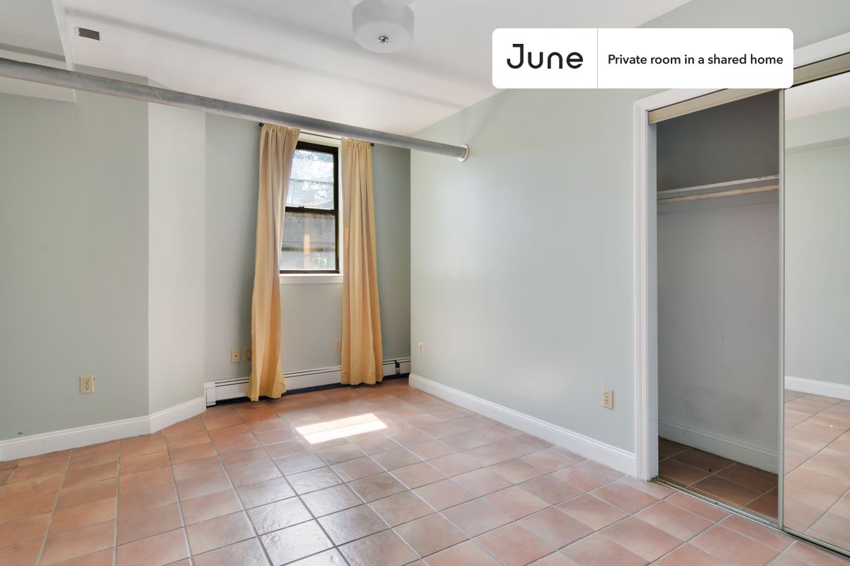 

PLEASE NOTE: This is a private room in a shared apartment. You will have your own bedroom and shared common areas (kitchen, bathroom, etc.) with other residents.

Queen bedroom in a 5 bedroom / 3 bathroom apartment!

Check out 3D tour now:  https://jnhm.es/V4

This  Queen room in Brighton  is available on a 12 month lease or a flexible short term (31 to 364 days) lease. You pick your custom start and end date. Monthly rent rate is determined by furnishing preference, move-in date and move-out date. Speak to a June representative for recommendations on the best stay duration for the lowest rate, and learn more about this home on the June website:  https://jnhm.es/5DD

Amenities of this home:   Dishwasher,    Furnished Common Areas,    Wi-Fi - Paid separately (High-Speed),    Guarantors Allowed,       32-inch Flat-Screen TV,       Street parking - City permit required,    Laundry - Paid separately (in building),    Hardwood Flooring,    Microwave,    Oven,    Refrigerator,   also, this unit is conveniently located, several local parks, restaurants and bars are just minutes away.

About June Homes: Welcome to the easiest rental experience of your life. Rent furnished or unfurnished apartments on a 12 month lease or a flexible short term (31 to 364 days). As a resident, you’ll have access to 24/7 support and monthly cleanings of the home’s shared spaces. Sign up now to apply online for your next home with June: https://jnhm.es/sign-roomi

Brokers welcome! Contact us for more details.

Interested? Kindly note that the minimum stay duration would be 31 days. 

Use this listing ID when speaking to June team:  #603 D