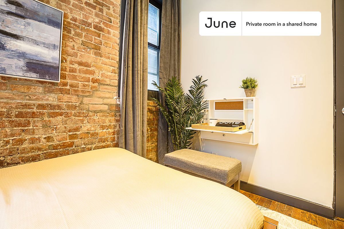 

PLEASE NOTE: This is a private room in a shared apartment. You will have your own bedroom and shared common areas (kitchen, bathroom, etc.) with other residents.

Full bedroom in a 4 bedroom / 2 bathroom apartment!

Check out 3D tour now:  https://jnhm.es/PE

This  Full room in Upper East Side  is available on a 12 month lease or a flexible short term (31 to 364 days) lease. You pick your custom start and end date. Monthly rent rate is determined by furnishing preference, move-in date and move-out date. Speak to a June representative for recommendations on the best stay duration for the lowest rate, and learn more about this home on the June website:  https://jnhm.es/BA

Amenities of this home:   Dishwasher,    Furnished Common Areas,    Wi-Fi - Paid separately (High-Speed),    Guarantors Allowed,       32-inch Flat-Screen TV,    Dining area,    Laundry - Paid separately (in building),       Hardwood Flooring,    Microwave,    Oven,    Refrigerator,   also, this unit is conveniently located, several local parks, restaurants and bars are just minutes away.

About June Homes: Welcome to the easiest rental experience of your life. Rent furnished or unfurnished apartments on a 12 month lease or a flexible short term (31 to 364 days). As a resident, you’ll have access to 24/7 support and monthly cleanings of the home’s shared spaces. Sign up now to apply online for your next home with June: https://jnhm.es/sign-roomi

Brokers welcome! Contact us for more details.

Interested? Use this listing ID when speaking to June team:  #181 A