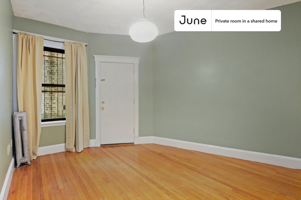 PLEASE NOTE: This is a private room in a shared apartment. You will have your own bedroom and shared common areas (kitchen, bathroom, etc.) with other residents.
Queen bedroom in a 4 bedroom / 1 bathroom apartment!
Check out 3D tour now: https://jnhm.es/UX
This Queen room in Brighton is available on a 12 month lease or a flexible short term (31 to 364 days) lease. You pick your custom start and end date. Monthly rent rate is determined by furnishing preference, move-in date and move-out date. Speak to a June representative for recommendations on the best stay duration for the lowest rate, and learn more about this home on the June website: https://jnhm.es/5DM
Amenities of this home: Dishwasher, Furnished Common Areas, Wi-Fi - Paid separately (High-Speed), Guarantors Allowed, 32-inch Flat-Screen TV, Street parking - City permit required, Laundry - Paid separately (in building), Hardwood Flooring, Microwave, Oven, Refrigerator, also, this unit is conveniently located, several local parks, restaurants and bars are just minutes away.
About June Homes: Welcome to the easiest rental experience of your life. Rent furnished or unfurnished apartments on a 12 month lease or a flexible short term (31 to 364 days). As a resident, you’ll have access to 24/7 support and monthly cleanings of the home’s shared spaces. Sign up now to apply online for your next home with June: https://jnhm.es/sign-roomi
Brokers welcome! Contact us for more details.
Interested? Kindly note that the minimum stay duration would be 31 days.
Use this listing ID when speaking to June team: #605 D