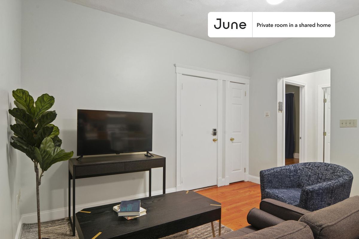 PLEASE NOTE: This is a private room in a shared apartment. You will have your own bedroom and shared common areas (kitchen, bathroom, etc.) with other residents.
Queen bedroom in a 4 bedroom / 1 bathroom apartment!
Check out 3D tour now: https://jnhm.es/UX
This Queen room in Brighton is available on a 12 month lease or a flexible short term (31 to 364 days) lease. You pick your custom start and end date. Monthly rent rate is determined by furnishing preference, move-in date and move-out date. Speak to a June representative for recommendations on the best stay duration for the lowest rate, and learn more about this home on the June website: https://jnhm.es/5DM
Amenities of this home: Dishwasher, Furnished Common Areas, Wi-Fi - Paid separately (High-Speed), Guarantors Allowed, 32-inch Flat-Screen TV, Street parking - City permit required, Laundry - Paid separately (in building), Hardwood Flooring, Microwave, Oven, Refrigerator, also, this unit is conveniently located, several local parks, restaurants and bars are just minutes away.
About June Homes: Welcome to the easiest rental experience of your life. Rent furnished or unfurnished apartments on a 12 month lease or a flexible short term (31 to 364 days). As a resident, you’ll have access to 24/7 support and monthly cleanings of the home’s shared spaces. Sign up now to apply online for your next home with June: https://jnhm.es/sign-roomi
Brokers welcome! Contact us for more details.
Interested? Kindly note that the minimum stay duration would be 31 days.
Use this listing ID when speaking to June team: #605 D