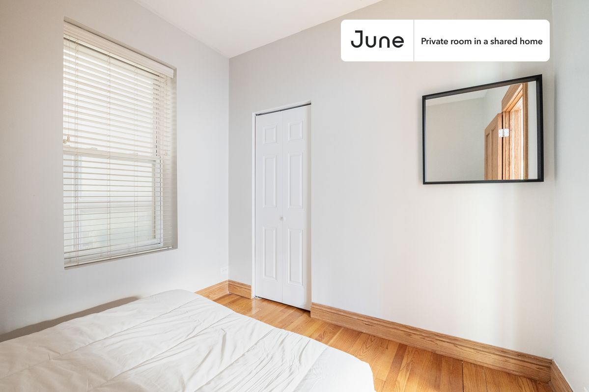 

PLEASE NOTE: This is a private room in a shared apartment. You will have your own bedroom and shared common areas (kitchen, bathroom, etc.) with other residents.

Full bedroom in a 4 bedroom / 2 bathroom apartment!

Check out 3D tour now:  https://jnhm.es/8bs

This  Full room in Logan Square  is available on a 12 month lease or a flexible short term (31 to 364 days) lease. You pick your custom start and end date. Monthly rent rate is determined by furnishing preference, move-in date and move-out date. Speak to a June representative for recommendations on the best stay duration for the lowest rate, and learn more about this home on the June website:  https://jnhm.es/6nb

Amenities of this home:   Dishwasher,    Furnished Common Areas,    Wi-Fi - Paid separately (High-Speed),    Guarantors Allowed,       32-inch Flat-Screen TV,    Dining area,    Street parking - City permit required,    Laundry in home (free),       Living area,    Hardwood Flooring,    Microwave,    Oven,    Refrigerator,   also, this unit is conveniently located, several local parks, restaurants and bars are just minutes away.

About June Homes: Welcome to the easiest rental experience of your life. Rent furnished or unfurnished apartments on a 12 month lease or a flexible short term (31 to 364 days). As a resident, you’ll have access to 24/7 support and monthly cleanings of the home’s shared spaces. Sign up now to apply online for your next home with June: https://jnhm.es/sign-roomi

Brokers welcome! Contact us for more details.

Interested? Kindly note that the minimum stay duration would be 32 days. 

Use this listing ID when speaking to June team:  #1568 A