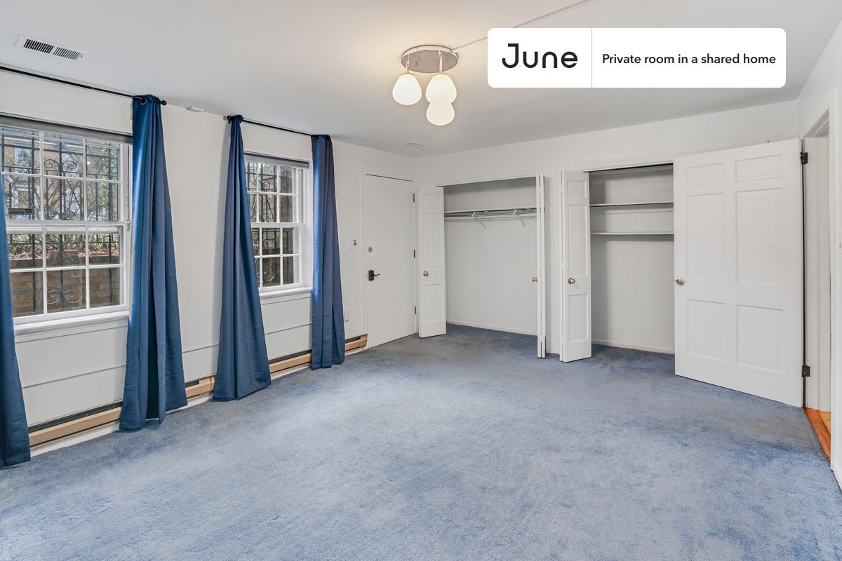 

PLEASE NOTE: This is a private room in a shared apartment. You will have your own bedroom and shared common areas (kitchen, bathroom, etc.) with other residents.

Queen bedroom in a 7 bedroom / 3.5 bathroom apartment!

Check out 3D tour now:  https://jnhm.es/10y

This  Queen room in Southwest Waterfront  is available on a 12 month lease or a flexible short term (31 to 364 days) lease. You pick your custom start and end date. Monthly rent rate is determined by furnishing preference, move-in date and move-out date. Speak to a June representative for recommendations on the best stay duration for the lowest rate, and learn more about this home on the June website:  https://jnhm.es/5Tf

Amenities of this home:   Dishwasher,    Furnished Common Areas,    Wi-Fi - Paid separately (High-Speed),    Guarantors Allowed,       Street parking - City permit required,    Laundry in home (free),       Hardwood Flooring,    Microwave,    Oven,    Refrigerator,    Air conditioning | Central AC,   also, this unit is conveniently located, several local parks, restaurants and bars are just minutes away.

About June Homes: Welcome to the easiest rental experience of your life. Rent furnished or unfurnished apartments on a 12 month lease or a flexible short term (31 to 364 days). As a resident, you’ll have access to 24/7 support and monthly cleanings of the home’s shared spaces. Sign up now to apply online for your next home with June: https://jnhm.es/sign-roomi

Brokers welcome! Contact us for more details.

Interested? Kindly note that the minimum stay duration would be 31 days. 

Use this listing ID when speaking to June team:  #938 C