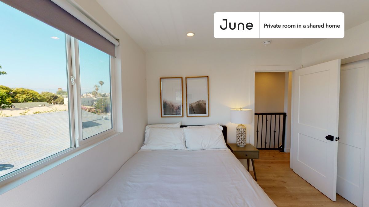 

PLEASE NOTE: This is a private room in a shared apartment. You will have your own bedroom and shared common areas (kitchen, bathroom, etc.) with other residents.

Full bedroom in a 4 bedroom / 4.5 bathroom apartment!

Check out 3D tour now:  https://jnhm.es/85Z

This  Full room in University Park  is available on a 12 month lease or a flexible short term (31 to 364 days) lease. You pick your custom start and end date. Monthly rent rate is determined by furnishing preference, move-in date and move-out date. Speak to a June representative for recommendations on the best stay duration for the lowest rate, and learn more about this home on the June website:  https://jnhm.es/6dA

Amenities of this home:   Wi-Fi - Paid separately (High-Speed),    Dishwasher,    Guarantors Allowed,       Laundry in home (free),       Furnished Common Areas,    Balcony,    Driveway parking (Paid separately),    Wall-Mounted TV,    Hardwood Flooring,    Microwave,    Oven,    Refrigerator,   also, this unit is conveniently located, several local parks, restaurants and bars are just minutes away.

About June Homes: Welcome to the easiest rental experience of your life. Rent furnished or unfurnished apartments on a 12 month lease or a flexible short term (31 to 364 days). As a resident, you’ll have access to 24/7 support and monthly cleanings of the home’s shared spaces. Sign up now to apply online for your next home with June: https://jnhm.es/sign-roomi

Brokers welcome! Contact us for more details.

Interested? Use this listing ID when speaking to June team:  #1346 D