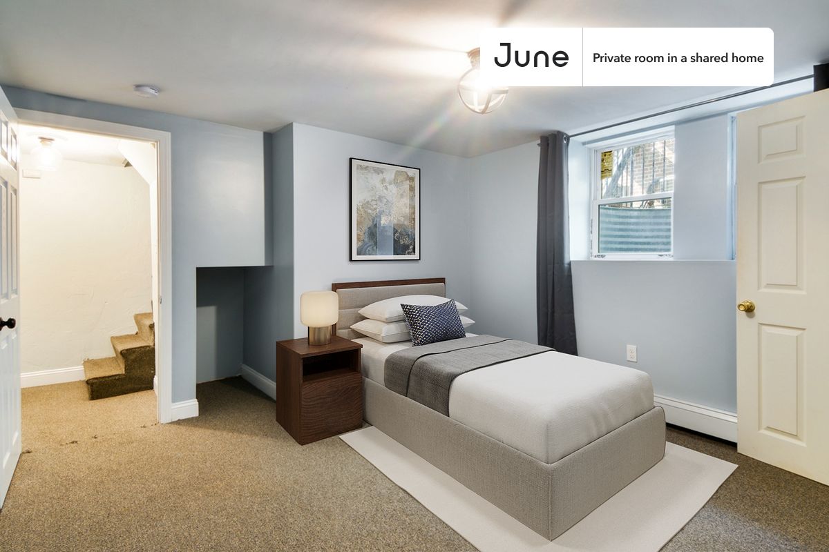 PLEASE NOTE: This is a private room in a shared apartment. You will have your own bedroom and shared common areas (kitchen, bathroom, etc.) with other residents.
Queen bedroom in a 4 bedroom / 2 bathroom apartment!
Check out 3D tour now: https://jnhm.es/Ve
This Queen room in Allston is available on a 12 month lease or a flexible short term (31 to 364 days) lease. You pick your custom start and end date. Monthly rent rate is determined by furnishing preference, move-in date and move-out date. Speak to a June representative for recommendations on the best stay duration for the lowest rate, and learn more about this home on the June website: https://jnhm.es/5A3
Amenities of this home: Dishwasher, Furnished Common Areas, Wi-Fi - Paid separately (High-Speed), Guarantors Allowed, 32-inch Flat-Screen TV, Street parking - City permit required, Laundry - Paid separately (in building), Hardwood Flooring, Microwave, Oven, Refrigerator, also, this unit is conveniently located, several local parks, restaurants and bars are just minutes away.
About June Homes: Welcome to the easiest rental experience of your life. Rent furnished or unfurnished apartments on a 12 month lease or a flexible short term (31 to 364 days). As a resident, you’ll have access to 24/7 support and monthly cleanings of the home’s shared spaces. Sign up now to apply online for your next home with June: https://jnhm.es/sign-roomi
Brokers welcome! Contact us for more details.
Interested? Kindly note that the minimum stay duration would be 31 days.
Use this listing ID when speaking to June team: #534 D