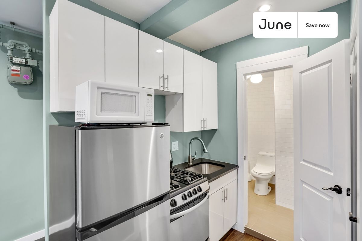 



Studio in East Village on flexible lease terms.

Check out 3D tour now:  https://jnhm.es/OJ

This  studio   is available on a 12 month lease or a flexible short term (31 to 364 days) lease. You pick your custom start and end date. Monthly rent rate is determined by furnishing preference, move-in date and move-out date. Speak to a June representative for recommendations on the best stay duration for the lowest rate, and learn more about this home on the June website:     https://jnhm.es/5tW

Amenities of this home:   Wi-Fi - Paid separately (High-Speed),    Guarantors Allowed,       Couple-Friendly,       Hardwood Flooring,    Microwave,    Oven,    Refrigerator,   also, this unit is conveniently located, several local parks, restaurants and bars are just minutes away.

About June Homes: Welcome to the easiest rental experience of your life. Rent furnished or unfurnished apartments on a 12 month lease or a flexible short term (31 to 364 days). As a resident, you’ll have access to 24/7 support and monthly cleanings of the home’s shared spaces. Sign up now to apply online for your next home with June: https://jnhm.es/sign-roomi

Brokers welcome! Contact us for more details.

Interested? Use this listing ID when speaking to June team:  #406