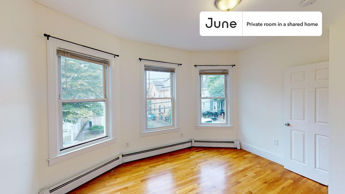 

PLEASE NOTE: This is a private room in a shared apartment. You will have your own bedroom and shared common areas (kitchen, bathroom, etc.) with other residents.

Full bedroom in a 3 bedroom / 1 bathroom apartment!

Check out 3D tour now:  https://jnhm.es/89z

This  Full room in Somerville  is available on a 12 month lease or a flexible short term (31 to 364 days) lease. You pick your custom start and end date. Monthly rent rate is determined by furnishing preference, move-in date and move-out date. Speak to a June representative for recommendations on the best stay duration for the lowest rate, and learn more about this home on the June website:  https://jnhm.es/6gT

Amenities of this home:   Dine in kitchen,       Street parking - City permit required,    Laundry - Paid separately (in building),    Dishwasher,    Furnished Common Areas,    Wi-Fi - Paid separately (High-Speed),    Guarantors Allowed,       32-inch Flat-Screen TV,    Living area,    Hardwood Flooring,    Microwave,    Oven,    Refrigerator,   also, this unit is conveniently located, several local parks, restaurants and bars are just minutes away.

About June Homes: Welcome to the easiest rental experience of your life. Rent furnished or unfurnished apartments on a 12 month lease or a flexible short term (31 to 364 days). As a resident, you’ll have access to 24/7 support and monthly cleanings of the home’s shared spaces. Sign up now to apply online for your next home with June: https://jnhm.es/sign-roomi

Brokers welcome! Contact us for more details.

Interested? Kindly note that the minimum stay duration would be 31 days. 

Use this listing ID when speaking to June team:  #1417 B