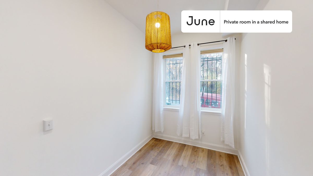 

PLEASE NOTE: This is a private room in a shared apartment. You will have your own bedroom and shared common areas (kitchen, bathroom, etc.) with other residents.

Full bedroom in a 5 bedroom / 3.5 bathroom apartment!

Check out 3D tour now:  https://jnhm.es/Yw

This  Full room in Upper Central NE  is available on a 12 month lease or a flexible short term (31 to 364 days) lease. You pick your custom start and end date. Monthly rent rate is determined by furnishing preference, move-in date and move-out date. Speak to a June representative for recommendations on the best stay duration for the lowest rate, and learn more about this home on the June website:  https://jnhm.es/5MO

Amenities of this home:   Dishwasher,    Furnished Common Areas,    Wi-Fi - Paid separately (High-Speed),    Guarantors Allowed,       32-inch Flat-Screen TV,    Central AC (Common space),       Hardwood Flooring,    Microwave,    Oven,    Refrigerator,   also, this unit is conveniently located, several local parks, restaurants and bars are just minutes away.

About June Homes: Welcome to the easiest rental experience of your life. Rent furnished or unfurnished apartments on a 12 month lease or a flexible short term (31 to 364 days). As a resident, you’ll have access to 24/7 support and monthly cleanings of the home’s shared spaces. Sign up now to apply online for your next home with June: https://jnhm.es/sign-roomi

Brokers welcome! Contact us for more details.

Interested? Kindly note that the minimum stay duration would be 31 days. 

Use this listing ID when speaking to June team:  #810 E