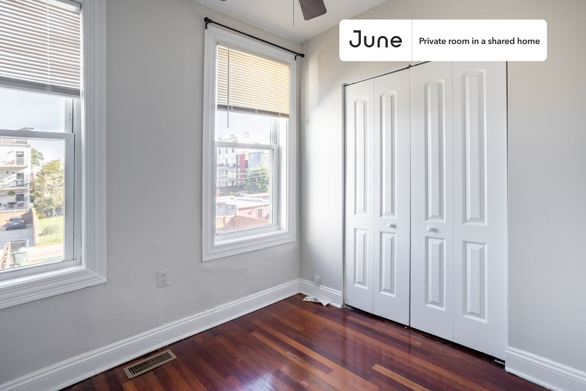 

PLEASE NOTE: This is a private room in a shared apartment. You will have your own bedroom and shared common areas (kitchen, bathroom, etc.) with other residents.

Full bedroom in a 3 bedroom / 2.5 bathroom apartment!

Check out 3D tour now:  https://jnhm.es/8b7

This  Full room in Trinidad  is available on a 12 month lease or a flexible short term (31 to 364 days) lease. You pick your custom start and end date. Monthly rent rate is determined by furnishing preference, move-in date and move-out date. Speak to a June representative for recommendations on the best stay duration for the lowest rate, and learn more about this home on the June website:  https://jnhm.es/6na

Amenities of this home:   Dishwasher,    Patio,    Furnished Common Areas,    Wi-Fi - Paid separately (High-Speed),    Guarantors Allowed,       32-inch Flat-Screen TV,    Paid parking,    Laundry in home (free),       Hardwood Flooring,    Microwave,    Oven,    Refrigerator,   also, this unit is conveniently located, several local parks, restaurants and bars are just minutes away.

About June Homes: Welcome to the easiest rental experience of your life. Rent furnished or unfurnished apartments on a 12 month lease or a flexible short term (31 to 364 days). As a resident, you’ll have access to 24/7 support and monthly cleanings of the home’s shared spaces. Sign up now to apply online for your next home with June: https://jnhm.es/sign-roomi

Brokers welcome! Contact us for more details.

Interested? Kindly note that the minimum stay duration would be 31 days. 

Use this listing ID when speaking to June team:  #1567 A