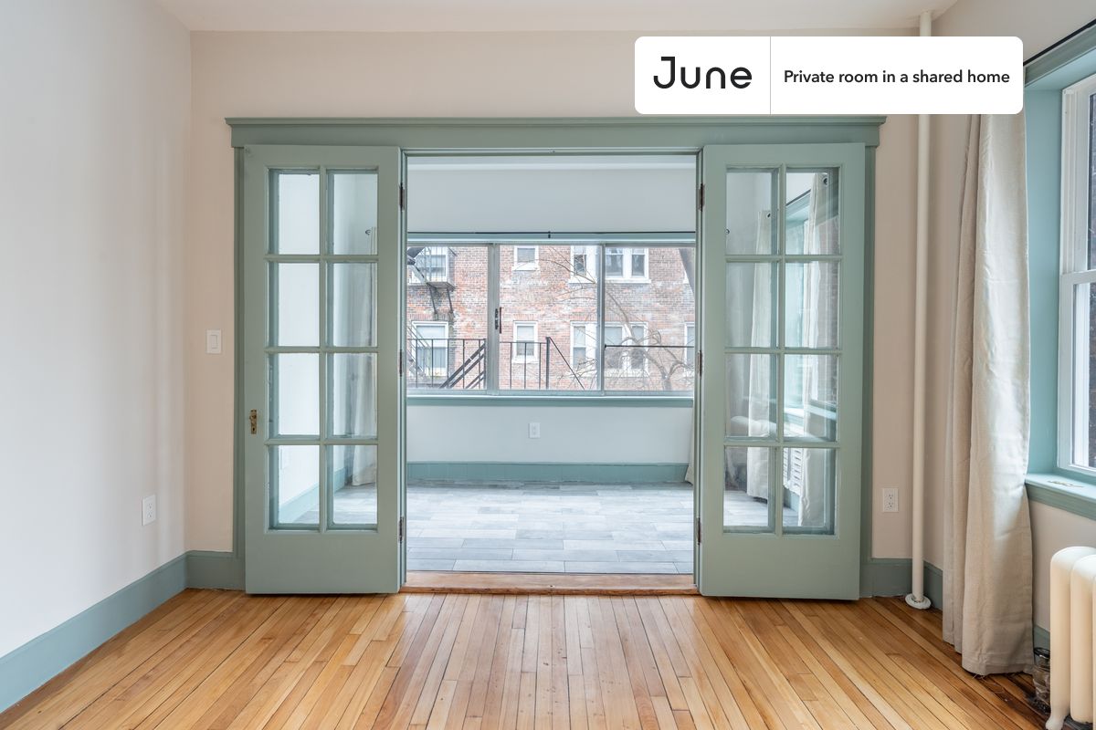 

PLEASE NOTE: This is a private room in a shared apartment. You will have your own bedroom and shared common areas (kitchen, bathroom, etc.) with other residents.

Full bedroom in a 2 bedroom / 1 bathroom apartment!

Check out 3D tour now:  https://jnhm.es/10k

This  Full room in Brighton  is available on a 12 month lease or a flexible short term (31 to 364 days) lease. You pick your custom start and end date. Monthly rent rate is determined by furnishing preference, move-in date and move-out date. Speak to a June representative for recommendations on the best stay duration for the lowest rate, and learn more about this home on the June website:  https://jnhm.es/5RS

Amenities of this home:   Dishwasher,    Furnished Common Areas,    Wi-Fi - Paid separately (High-Speed),    Guarantors Allowed,          Paid parking,    Wall-Mounted TV,    Hardwood Flooring,    Microwave,    Oven,    Refrigerator,   also, this unit is conveniently located, several local parks, restaurants and bars are just minutes away.

About June Homes: Welcome to the easiest rental experience of your life. Rent furnished or unfurnished apartments on a 12 month lease or a flexible short term (31 to 364 days). As a resident, you’ll have access to 24/7 support and monthly cleanings of the home’s shared spaces. Sign up now to apply online for your next home with June: https://jnhm.es/sign-roomi

Brokers welcome! Contact us for more details.

Interested? Kindly note that the minimum stay duration would be 31 days. 

Use this listing ID when speaking to June team:  #916 A