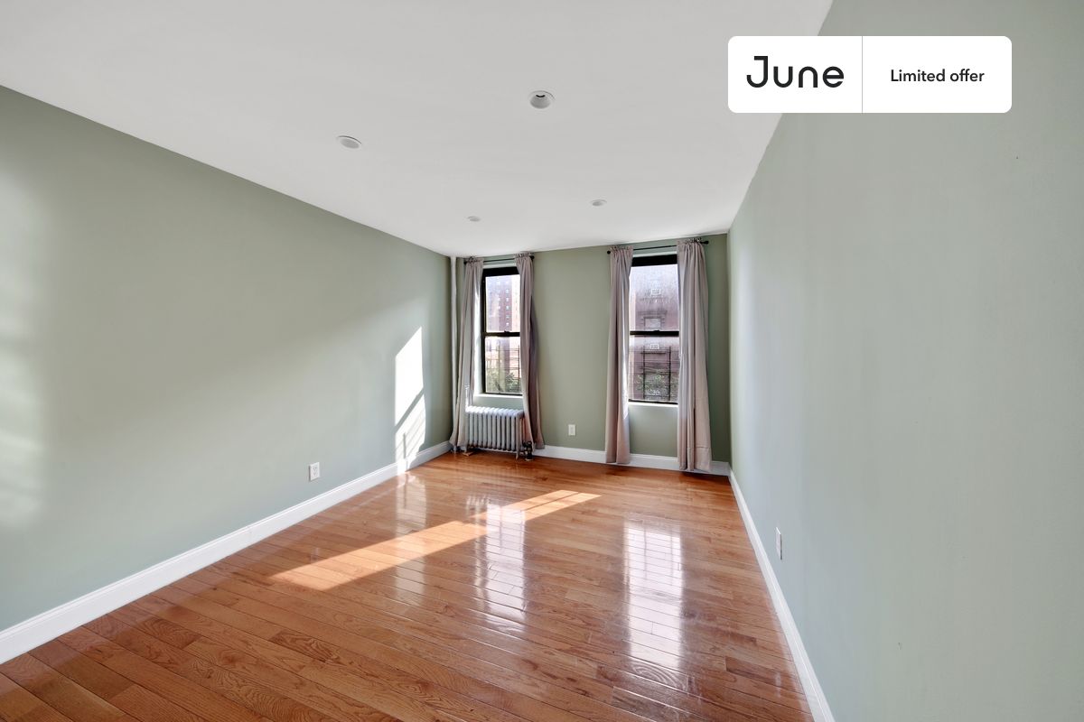Move in with us before April 30th and stay until May 31st or later, and enjoy our limited-time discount on your first month! $200 off in NYC. Hurry up!

Queen bedroom in a 4 bedroom / 2 bathroom apartment!

Check out 3D tour now:  https://jnhm.es/V7

This  Queen room in East Harlem  is available on a flexible 1-18 month lease. Monthly rent rate is determined by furnishing preference, move-in date and move-out date. Speak to a June representative for recommendations on the best stay duration for the lowest rate, and learn more about this home on the June website:  https://jnhm.es/5HF

Amenities of this home:   Dishwasher,    Furnished Common Areas,    Wi-Fi - Paid separately (High-Speed),    Elevator,    Guarantors Allowed,       32-inch Flat-Screen TV,       Street parking,    Laundry in home (free),    Hardwood Flooring,    Microwave,    Oven,    Refrigerator,   also, this unit is conveniently located, several local parks, restaurants and bars are just minutes away.

About June Homes: Welcome to the easiest rental experience of your life. Rent furnished or unfurnished apartments for 1 - 18 months, bypass hidden costs and broker fees and enjoy an easy move-in. As a resident, you’ll have access to 24/7 support and monthly cleanings of the home’s shared spaces. Sign up now to apply online for your next home with June: https://jnhm.es/sign-roomi

Interested? Use this listing ID when speaking to June team:  #701 C