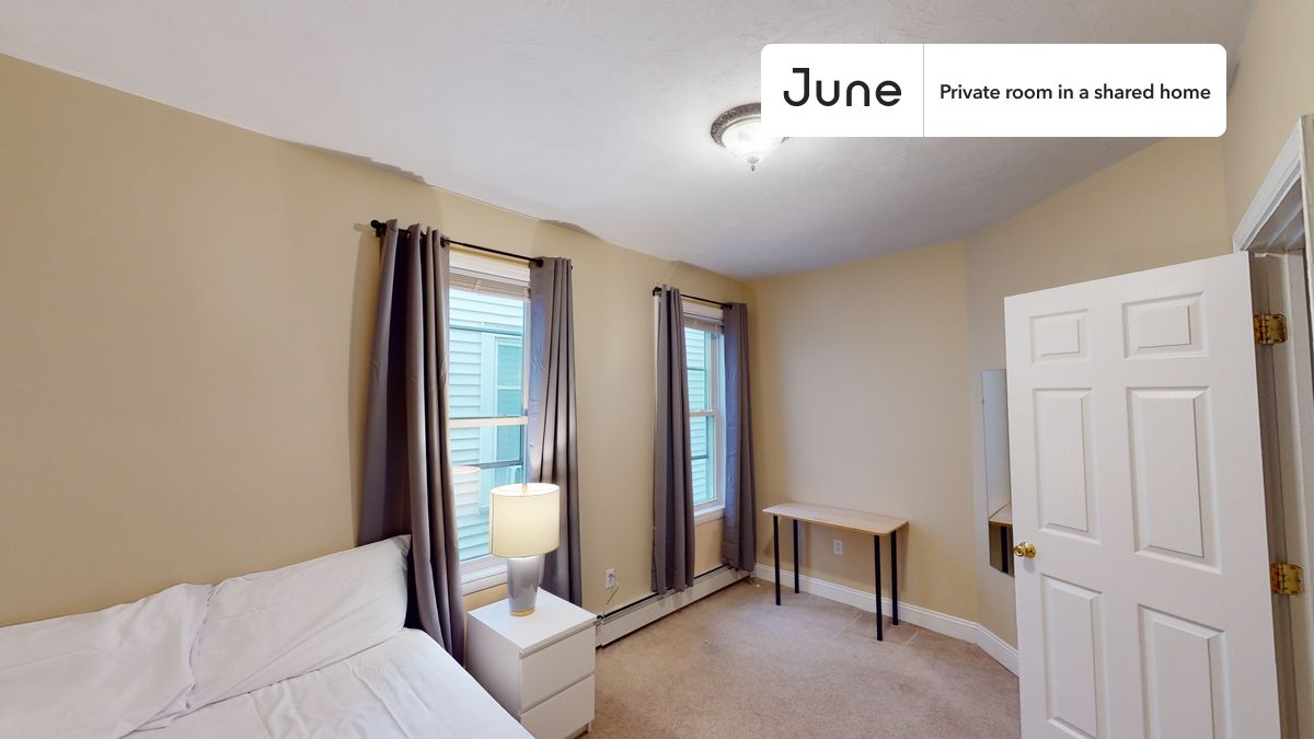 

PLEASE NOTE: This is a private room in a shared apartment. You will have your own bedroom and shared common areas (kitchen, bathroom, etc.) with other residents.

Full bedroom in a 3 bedroom / 1 bathroom apartment!

Check out 3D tour now:  https://jnhm.es/8a7

This  Full room in Central Square (Cambridge)  is available on a 12 month lease or a flexible short term (31 to 364 days) lease. You pick your custom start and end date. Monthly rent rate is determined by furnishing preference, move-in date and move-out date. Speak to a June representative for recommendations on the best stay duration for the lowest rate, and learn more about this home on the June website:  https://jnhm.es/6bb

Amenities of this home:   Dishwasher,    Furnished Common Areas,    Wi-Fi - Paid separately (High-Speed),    Guarantors Allowed,          Street parking - City permit required,    Laundry - Paid separately (in building),    Hardwood Flooring,    Microwave,    Oven,    Refrigerator,   also, this unit is conveniently located, several local parks, restaurants and bars are just minutes away.

About June Homes: Welcome to the easiest rental experience of your life. Rent furnished or unfurnished apartments on a 12 month lease or a flexible short term (31 to 364 days). As a resident, you’ll have access to 24/7 support and monthly cleanings of the home’s shared spaces. Sign up now to apply online for your next home with June: https://jnhm.es/sign-roomi

Brokers welcome! Contact us for more details.

Interested? Kindly note that the minimum stay duration would be 31 days. 

Use this listing ID when speaking to June team:  #1298 A