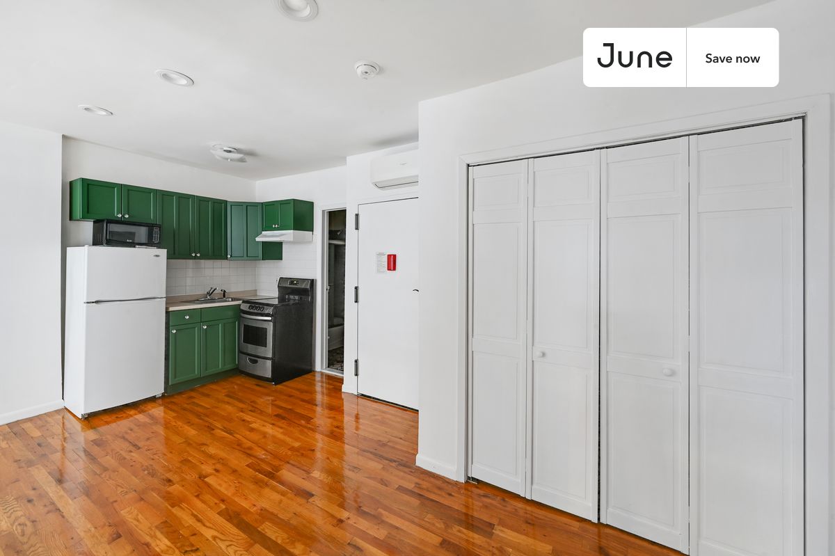 



1 bedroom in Midtown West on flexible lease terms.

Check out 3D tour now:  https://jnhm.es/VI

This  1 bedroom apartment on the Midtown West  is available on a 12 month lease or a flexible short term (31 to 364 days) lease. You pick your custom start and end date. Monthly rent rate is determined by furnishing preference, move-in date and move-out date. Speak to a June representative for recommendations on the best stay duration for the lowest rate, and learn more about this home on the June website:     https://jnhm.es/5J4

Amenities of this home:   Wi-Fi - Paid separately (High-Speed),    Guarantors Allowed,       Couple-Friendly,       Hardwood Flooring,    Microwave,    Oven,    Refrigerator,   also, this unit is conveniently located, several local parks, restaurants and bars are just minutes away.

About June Homes: Welcome to the easiest rental experience of your life. Rent furnished or unfurnished apartments on a 12 month lease or a flexible short term (31 to 364 days). As a resident, you’ll have access to 24/7 support and monthly cleanings of the home’s shared spaces. Sign up now to apply online for your next home with June: https://jnhm.es/sign-roomi

Brokers welcome! Contact us for more details.

Interested? Use this listing ID when speaking to June team:  #732