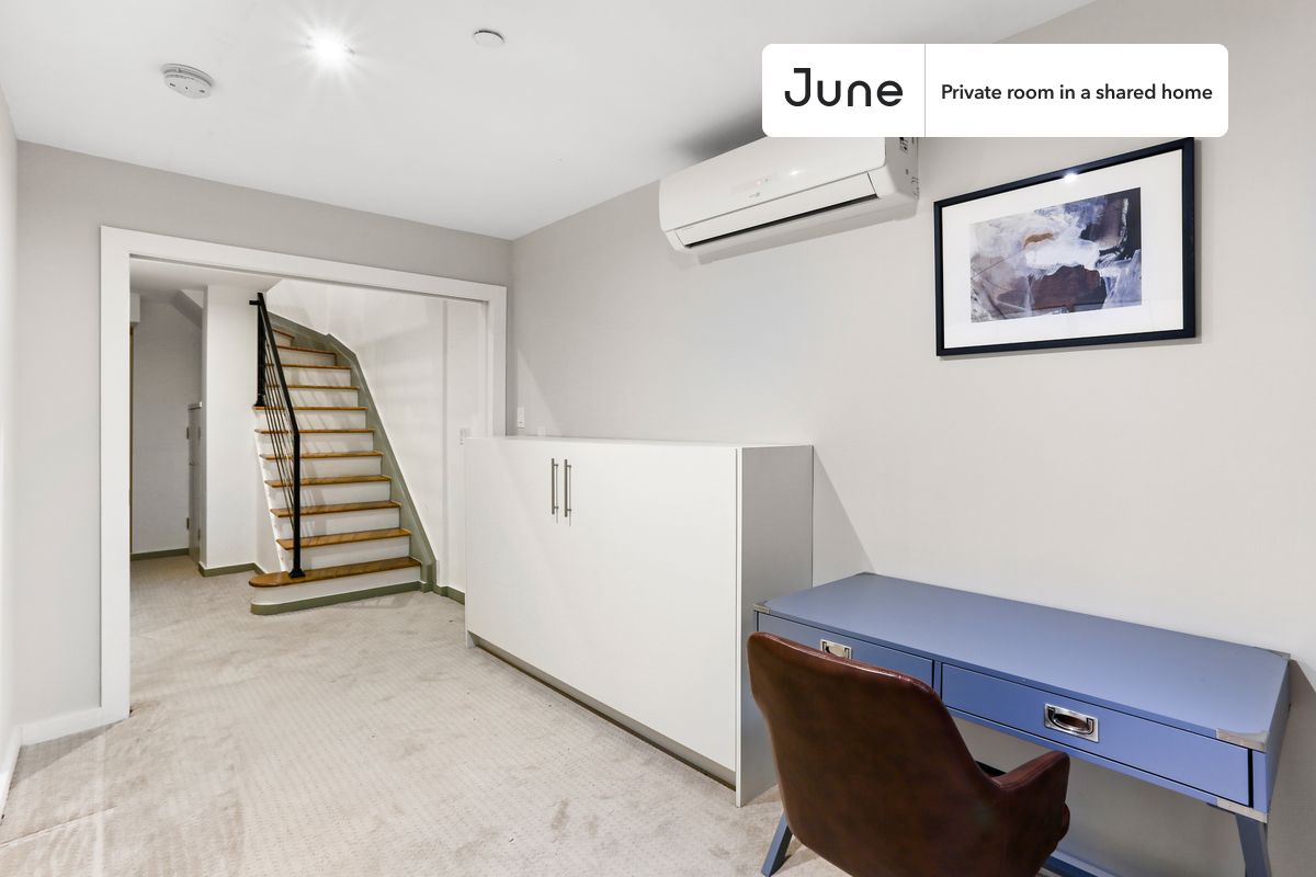 

Twin bedroom in a 5 bedroom / 2.5 bathroom apartment!

Check out 3D tour now:  https://jnhm.es/Zn

This  Twin room in Prospect Lefferts Gardens  is available on a flexible 1-18 month lease. Monthly rent rate is determined by furnishing preference, move-in date and move-out date. Speak to a June representative for recommendations on the best stay duration for the lowest rate, and learn more about this home on the June website:  https://jnhm.es/5Ql

Amenities of this home:   Dishwasher,    Furnished Common Areas,    Wi-Fi - Paid separately (High-Speed),    Outdoor space,    Guarantors Allowed,          Central AC (Common space),    Laundry in home (free),    Enclosed backyard,    Wall-Mounted TV,    Hardwood Flooring,    Microwave,    Oven,    Refrigerator,   also, this unit is conveniently located, several local parks, restaurants and bars are just minutes away.

About June Homes: Welcome to the easiest rental experience of your life. Rent furnished or unfurnished apartments for 1 - 18 months, bypass hidden costs and broker fees and enjoy an easy move-in. As a resident, you’ll have access to 24/7 support and monthly cleanings of the home’s shared spaces. Sign up now to apply online for your next home with June: https://jnhm.es/sign-roomi

Interested? Use this listing ID when speaking to June team:  #881 B