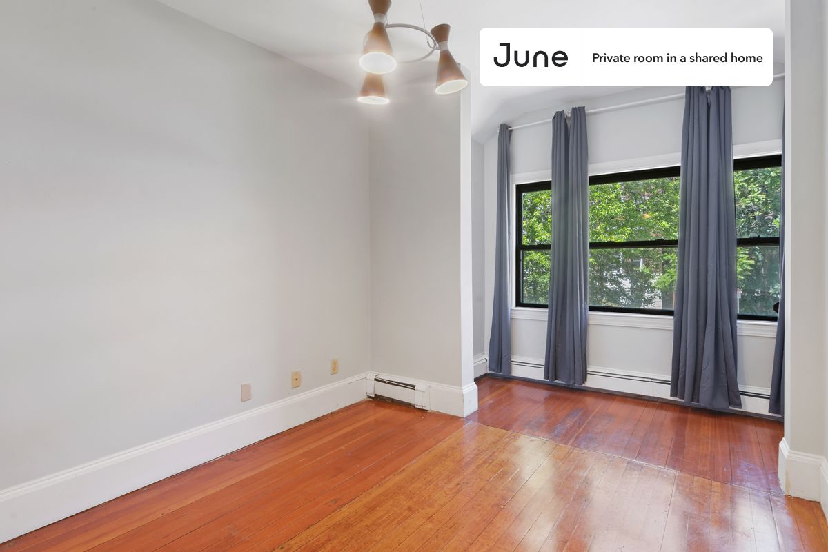 

PLEASE NOTE: This is a private room in a shared apartment. You will have your own bedroom and shared common areas (kitchen, bathroom, etc.) with other residents.

Queen bedroom in a 4 bedroom / 2 bathroom apartment!

Check out 3D tour now:  https://jnhm.es/R6

This  Queen room in Brighton  is available on a 12 month lease or a flexible short term (31 to 364 days) lease. You pick your custom start and end date. Monthly rent rate is determined by furnishing preference, move-in date and move-out date. Speak to a June representative for recommendations on the best stay duration for the lowest rate, and learn more about this home on the June website:  https://jnhm.es/5uF

Amenities of this home:   32-inch Flat-Screen TV,    Dishwasher,    Furnished Common Areas,    Wi-Fi - Paid separately (High-Speed),    Guarantors Allowed,       Driveway parking (Paid separately),    Hardwood Flooring,    Microwave,    Oven,    Refrigerator,   also, this unit is conveniently located, several local parks, restaurants and bars are just minutes away.

About June Homes: Welcome to the easiest rental experience of your life. Rent furnished or unfurnished apartments on a 12 month lease or a flexible short term (31 to 364 days). As a resident, you’ll have access to 24/7 support and monthly cleanings of the home’s shared spaces. Sign up now to apply online for your next home with June: https://jnhm.es/sign-roomi

Brokers welcome! Contact us for more details.

Interested? Kindly note that the minimum stay duration would be 31 days. 

Use this listing ID when speaking to June team:  #419 1C