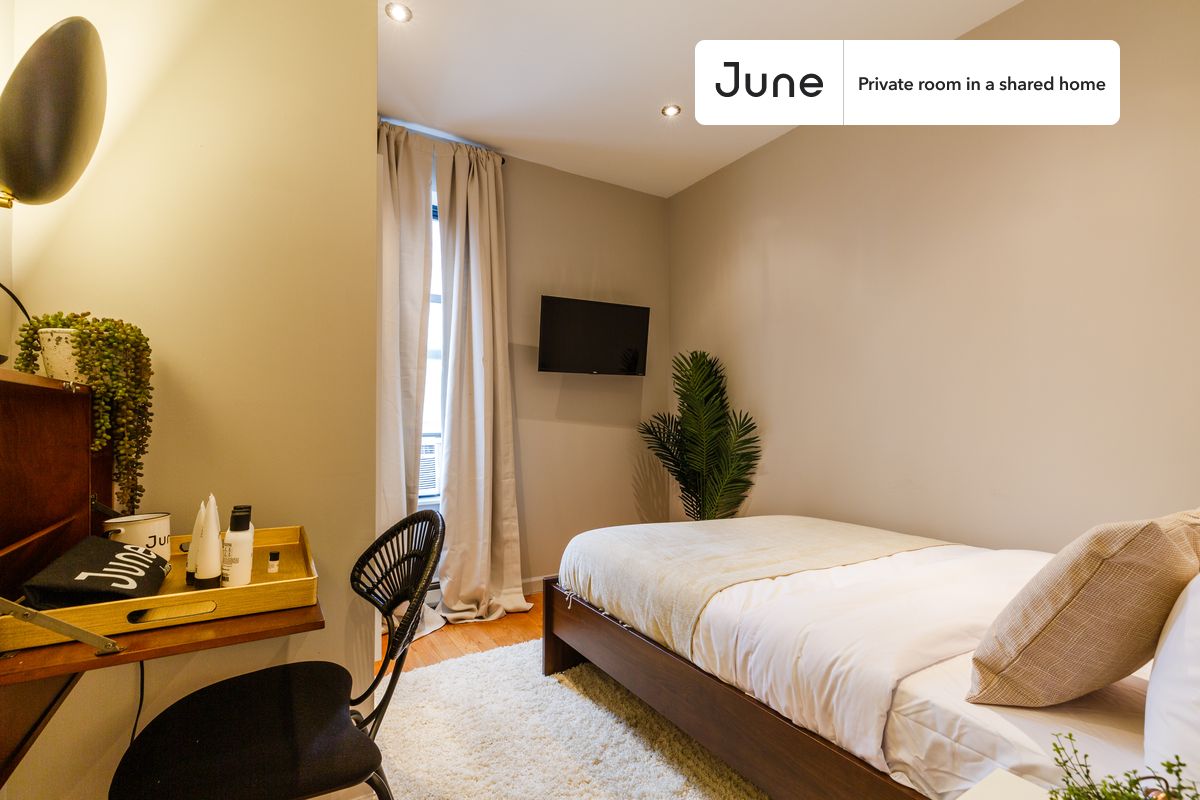 PLEASE NOTE: This is a private room in a shared apartment. You will have your own bedroom and shared common areas (kitchen, bathroom, etc.) with other residents.
Full bedroom in a 4 bedroom / 1 bathroom apartment!
Check out 3D tour now: https://jnhm.es/QS
This Full room in Upper West Side is available on a 12 month lease or a flexible short term (31 to 364 days) lease. You pick your custom start and end date. Monthly rent rate is determined by furnishing preference, move-in date and move-out date. Speak to a June representative for recommendations on the best stay duration for the lowest rate, and learn more about this home on the June website: https://jnhm.es/Lo
Amenities of this home: 32-inch Flat-Screen TV, Smart lock, AC (Common space), Dishwasher, Furnished Common Areas, Wi-Fi - Paid separately (High-Speed), Elevator, Guarantors Allowed, Laundry in building (free), Courtyard, Hardwood Flooring, Microwave, Oven, Refrigerator, also, this unit is conveniently located, several local parks, restaurants and bars are just minutes away.
About June Homes: Welcome to the easiest rental experience of your life. Rent furnished or unfurnished apartments on a 12 month lease or a flexible short term (31 to 364 days). As a resident, you’ll have access to 24/7 support and monthly cleanings of the home’s shared spaces. Sign up now to apply online for your next home with June: https://jnhm.es/sign-roomi
Brokers welcome! Contact us for more details.
Interested? Use this listing ID when speaking to June team: #363 B