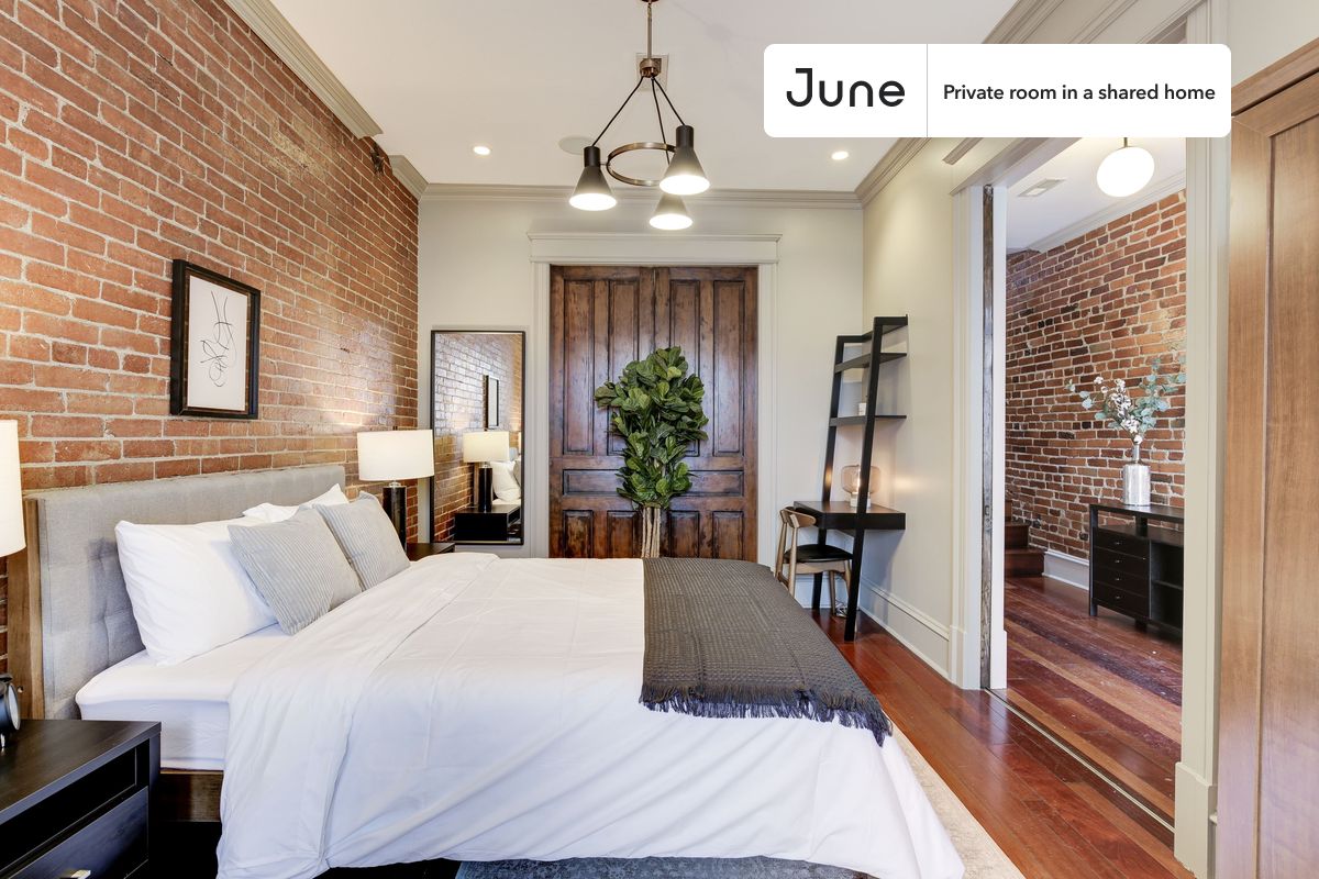 

PLEASE NOTE: This is a private room in a shared apartment. You will have your own bedroom and shared common areas (kitchen, bathroom, etc.) with other residents.

Queen bedroom in a 4 bedroom / 3 bathroom apartment!

Check out 3D tour now:  https://jnhm.es/RY

This  Queen room in H Street  is available on a 12 month lease or a flexible short term (31 to 364 days) lease. You pick your custom start and end date. Monthly rent rate is determined by furnishing preference, move-in date and move-out date. Speak to a June representative for recommendations on the best stay duration for the lowest rate, and learn more about this home on the June website:  https://jnhm.es/zh

Amenities of this home:   Dishwasher,    Furnished Common Areas,    Wi-Fi - Paid separately (High-Speed),    Guarantors Allowed,       32-inch Flat-Screen TV,    Dine in kitchen,    Central AC (Common space),    Laundry - Paid separately (in building),       Hardwood Flooring,    Microwave,    Oven,    Refrigerator,   also, this unit is conveniently located, several local parks, restaurants and bars are just minutes away.

About June Homes: Welcome to the easiest rental experience of your life. Rent furnished or unfurnished apartments on a 12 month lease or a flexible short term (31 to 364 days). As a resident, you’ll have access to 24/7 support and monthly cleanings of the home’s shared spaces. Sign up now to apply online for your next home with June: https://jnhm.es/sign-roomi

Brokers welcome! Contact us for more details.

Interested? Kindly note that the minimum stay duration would be 31 days. 

Use this listing ID when speaking to June team:  #178 A