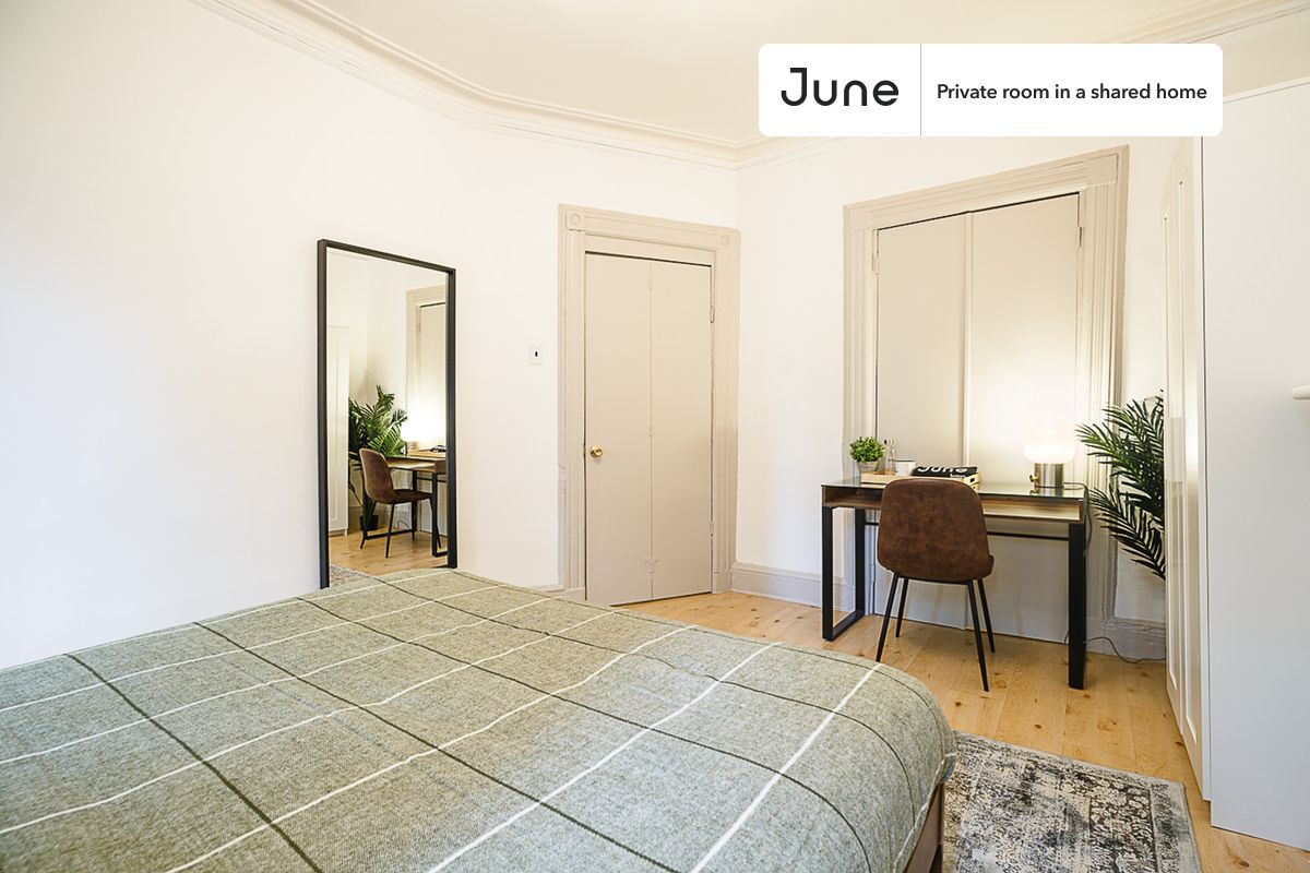 PLEASE NOTE: This is a private room in a shared apartment. You will have your own bedroom and shared common areas (kitchen, bathroom, etc.) with other residents.
Queen bedroom in a 5 bedroom / 1 bathroom apartment!
Check out 3D tour now: https://jnhm.es/RZ
This Queen room in Hell's Kitchen is available on a 12 month lease or a flexible short term (31 to 364 days) lease. You pick your custom start and end date. Monthly rent rate is determined by furnishing preference, move-in date and move-out date. Speak to a June representative for recommendations on the best stay duration for the lowest rate, and learn more about this home on the June website: https://jnhm.es/BH
Amenities of this home: Furnished Common Areas, Wi-Fi - Paid separately (High-Speed), Guarantors Allowed, 32-inch Flat-Screen TV, Dine in kitchen, Hardwood Flooring, Microwave, Oven, Refrigerator, also, this unit is conveniently located, several local parks, restaurants and bars are just minutes away.
About June Homes: Welcome to the easiest rental experience of your life. Rent furnished or unfurnished apartments on a 12 month lease or a flexible short term (31 to 364 days). As a resident, you’ll have access to 24/7 support and monthly cleanings of the home’s shared spaces. Sign up now to apply online for your next home with June: https://jnhm.es/sign-roomi
Brokers welcome! Contact us for more details.
Interested? Use this listing ID when speaking to June team: #183 A