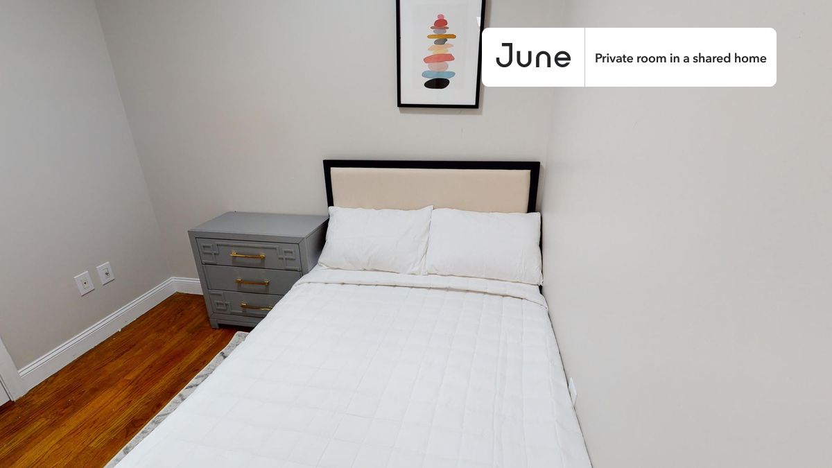 PLEASE NOTE: This is a private room in a shared apartment. You will have your own bedroom and shared common areas (kitchen, bathroom, etc.) with other residents.
Full bedroom in a 4 bedroom / 1 bathroom apartment!
Check out 3D tour now: https://jnhm.es/86X
This Full room in Crown Heights is available on a 12 month lease or a flexible short term (31 to 364 days) lease. You pick your custom start and end date. Monthly rent rate is determined by furnishing preference, move-in date and move-out date. Speak to a June representative for recommendations on the best stay duration for the lowest rate, and learn more about this home on the June website: https://jnhm.es/6fg
Amenities of this home: Street parking - City permit required, Laundry - Paid separately (in building), Dishwasher, Furnished Common Areas, Wi-Fi - Paid separately (High-Speed), Guarantors Allowed, Wall-Mounted TV, Hardwood Flooring, Microwave, Oven, Refrigerator, also, this unit is conveniently located, several local parks, restaurants and bars are just minutes away.
About June Homes: Welcome to the easiest rental experience of your life. Rent furnished or unfurnished apartments on a 12 month lease or a flexible short term (31 to 364 days). As a resident, you’ll have access to 24/7 support and monthly cleanings of the home’s shared spaces. Sign up now to apply online for your next home with June: https://jnhm.es/sign-roomi
Brokers welcome! Contact us for more details.
Interested? Use this listing ID when speaking to June team: #1382 B