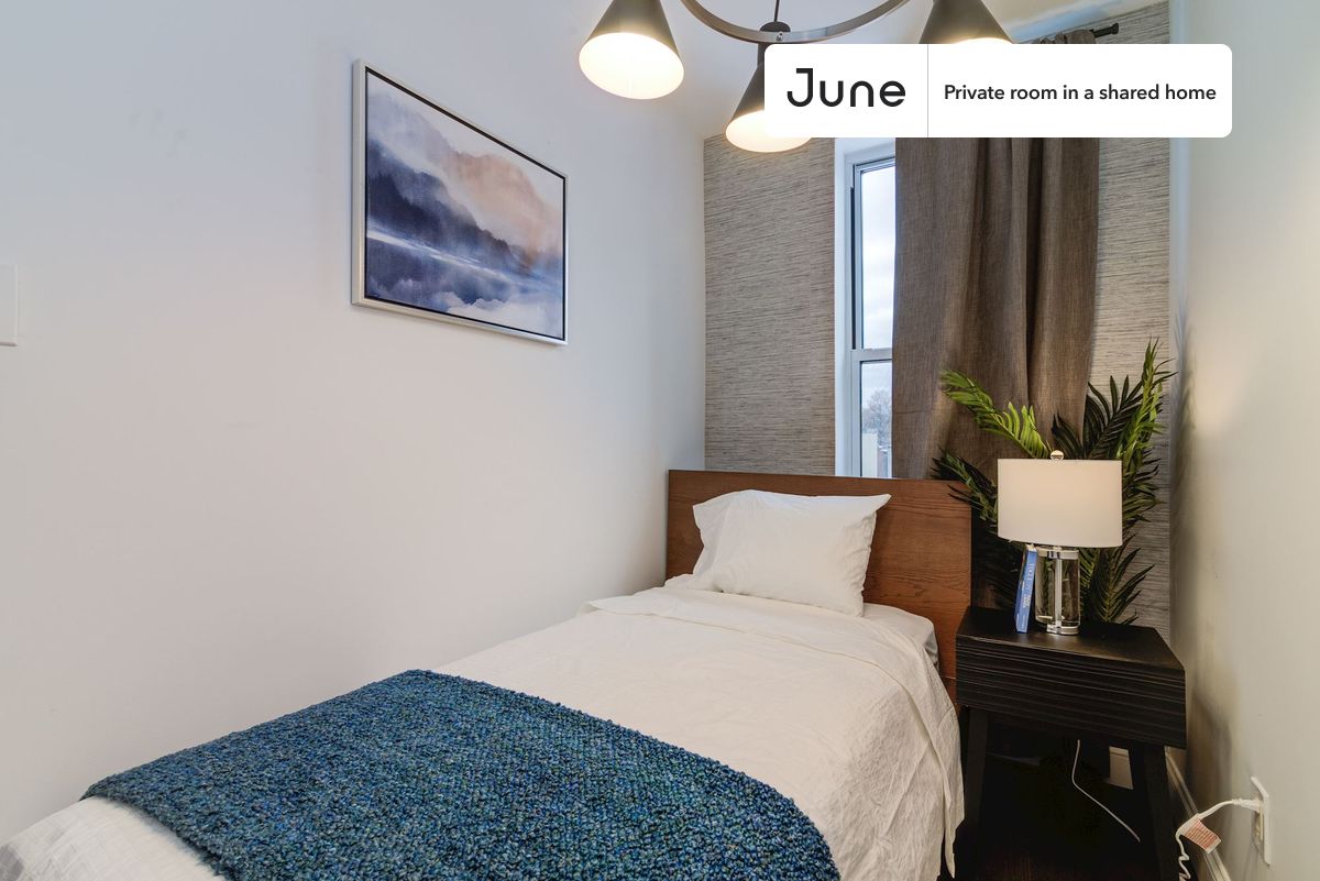 

PLEASE NOTE: This is a private room in a shared apartment. You will have your own bedroom and shared common areas (kitchen, bathroom, etc.) with other residents.

Twin bedroom in a 4 bedroom / 1 bathroom apartment!

Check out 3D tour now:

This  Twin room in Prospect Heights  is available on a 12 month lease or a flexible short term (31 to 364 days) lease. You pick your custom start and end date. Monthly rent rate is determined by furnishing preference, move-in date and move-out date. Speak to a June representative for recommendations on the best stay duration for the lowest rate, and learn more about this home on the June website:  https://jnhm.es/xX

Amenities of this home:   Dishwasher,    Furnished Common Areas,    Wi-Fi - Paid separately (High-Speed),    Guarantors Allowed,       32-inch Flat-Screen TV,       Hardwood Flooring,    Microwave,    Oven,    Refrigerator,   also, this unit is conveniently located, several local parks, restaurants and bars are just minutes away.

About June Homes: Welcome to the easiest rental experience of your life. Rent furnished or unfurnished apartments on a 12 month lease or a flexible short term (31 to 364 days). As a resident, you’ll have access to 24/7 support and monthly cleanings of the home’s shared spaces. Sign up now to apply online for your next home with June: https://jnhm.es/sign-roomi

Brokers welcome! Contact us for more details.

Interested? Use this listing ID when speaking to June team:  #170 D