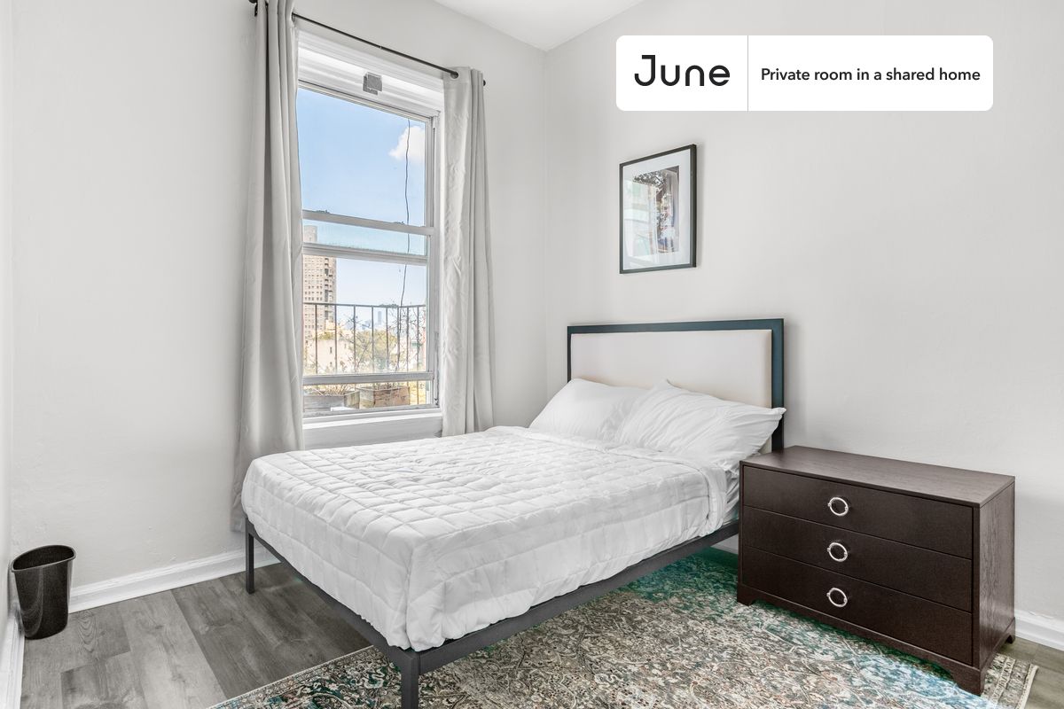 PLEASE NOTE: This is a private room in a shared apartment. You will have your own bedroom and shared common areas (kitchen, bathroom, etc.) with other residents.
Full bedroom in a 3 bedroom / 1 bathroom apartment!
Check out 3D tour now: https://jnhm.es/876
This Full room in Lower East Side is available on a 12 month lease or a flexible short term (31 to 364 days) lease. You pick your custom start and end date. Monthly rent rate is determined by furnishing preference, move-in date and move-out date. Speak to a June representative for recommendations on the best stay duration for the lowest rate, and learn more about this home on the June website: https://jnhm.es/6ei
Amenities of this home: Furnished Common Areas, Wi-Fi - Paid separately (High-Speed), Guarantors Allowed, Hardwood Flooring, Microwave, Oven, Refrigerator, also, this unit is conveniently located, several local parks, restaurants and bars are just minutes away.
About June Homes: Welcome to the easiest rental experience of your life. Rent furnished or unfurnished apartments on a 12 month lease or a flexible short term (31 to 364 days). As a resident, you’ll have access to 24/7 support and monthly cleanings of the home’s shared spaces. Sign up now to apply online for your next home with June: https://jnhm.es/sign-roomi
Brokers welcome! Contact us for more details.
Interested? Use this listing ID when speaking to June team: #1361 A