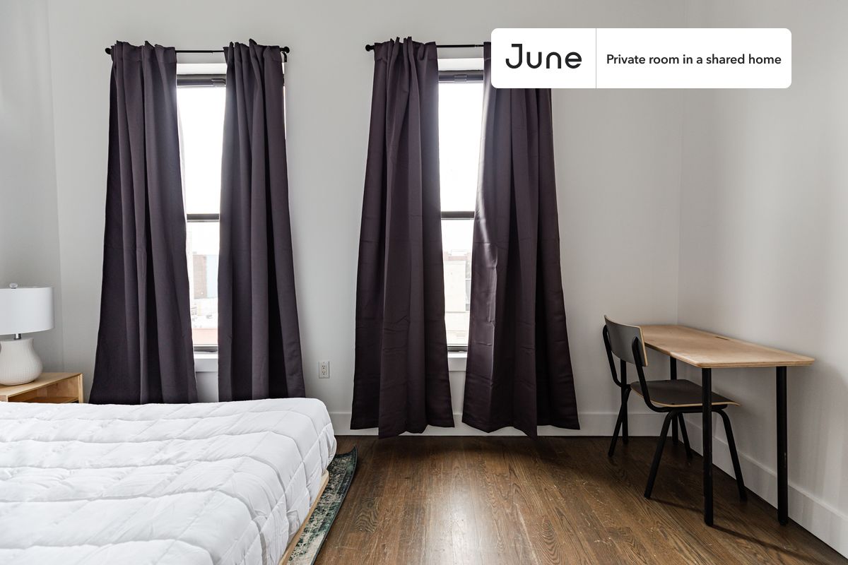 PLEASE NOTE: This is a private room in a shared apartment. You will have your own bedroom and shared common areas (kitchen, bathroom, etc.) with other residents.
Queen bedroom in a 4 bedroom / 2 bathroom apartment!
Check out 3D tour now: https://jnhm.es/8e6
This Queen room in Crown Heights is available on a 12 month lease or a flexible short term (31 to 364 days) lease. You pick your custom start and end date. Monthly rent rate is determined by furnishing preference, move-in date and move-out date. Speak to a June representative for recommendations on the best stay duration for the lowest rate, and learn more about this home on the June website: https://jnhm.es/6va
Amenities of this home: Dishwasher, Furnished Common Areas, Wi-Fi - Paid separately (High-Speed), Guarantors Allowed, 32-inch Flat-Screen TV, Dining area, Laundry - Paid separately (in building), Living area, Hardwood Flooring, Microwave, Oven, Refrigerator, also, this unit is conveniently located, several local parks, restaurants and bars are just minutes away.
About June Homes: Welcome to the easiest rental experience of your life. Rent furnished or unfurnished apartments on a 12 month lease or a flexible short term (31 to 364 days). As a resident, you’ll have access to 24/7 support and monthly cleanings of the home’s shared spaces. Sign up now to apply online for your next home with June: https://jnhm.es/sign-roomi
Brokers welcome! Contact us for more details.
Interested? Use this listing ID when speaking to June team: #1724 D