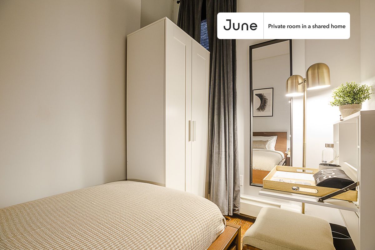 

PLEASE NOTE: This is a private room in a shared apartment. You will have your own bedroom and shared common areas (kitchen, bathroom, etc.) with other residents.

Twin bedroom in a 4 bedroom / 2 bathroom apartment!

Check out 3D tour now:  https://jnhm.es/PE

This  Twin room in Upper East Side  is available on a 12 month lease or a flexible short term (31 to 364 days) lease. You pick your custom start and end date. Monthly rent rate is determined by furnishing preference, move-in date and move-out date. Speak to a June representative for recommendations on the best stay duration for the lowest rate, and learn more about this home on the June website:  https://jnhm.es/BB

Amenities of this home:   Dishwasher,    Furnished Common Areas,    Wi-Fi - Paid separately (High-Speed),    Guarantors Allowed,       32-inch Flat-Screen TV,    Dining area,    Laundry - Paid separately (in building),       Hardwood Flooring,    Microwave,    Oven,    Refrigerator,   also, this unit is conveniently located, several local parks, restaurants and bars are just minutes away.

About June Homes: Welcome to the easiest rental experience of your life. Rent furnished or unfurnished apartments on a 12 month lease or a flexible short term (31 to 364 days). As a resident, you’ll have access to 24/7 support and monthly cleanings of the home’s shared spaces. Sign up now to apply online for your next home with June: https://jnhm.es/sign-roomi

Brokers welcome! Contact us for more details.

Interested? Use this listing ID when speaking to June team:  #181 B
