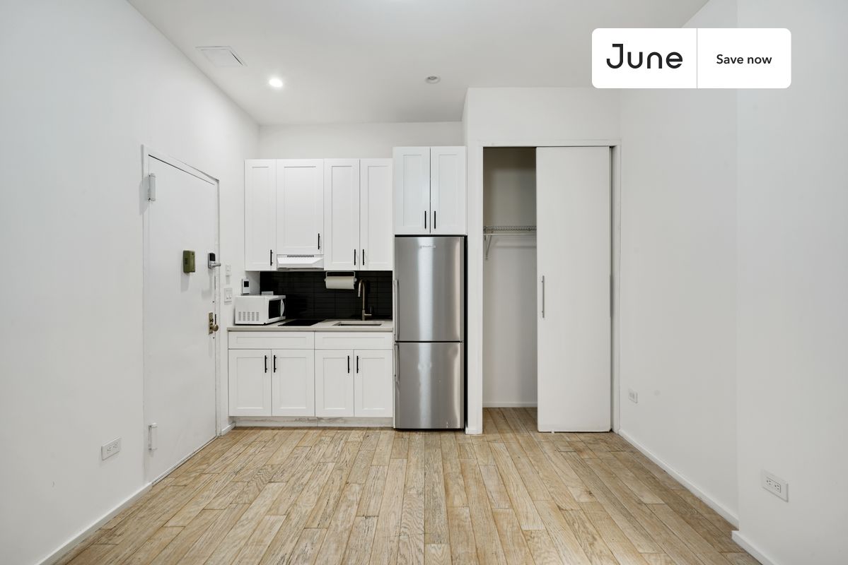 Studio in Upper West Side on flexible lease terms.
Check out 3D tour now: https://jnhm.es/65
This studio is available on a 12 month lease or a flexible short term (31 to 364 days) lease. You pick your custom start and end date. Monthly rent rate is determined by furnishing preference, move-in date and move-out date. Speak to a June representative for recommendations on the best stay duration for the lowest rate, and learn more about this home on the June website: https://jnhm.es/5v1
Amenities of this home: Bike room, Wi-Fi - Paid separately (High-Speed), Guarantors Allowed, Roof deck, Couple-Friendly, Gym, Laundry - Paid separately (in building), Hardwood Flooring, Microwave, Refrigerator, also, this unit is conveniently located, several local parks, restaurants and bars are just minutes away.
About June Homes: Welcome to the easiest rental experience of your life. Rent furnished or unfurnished apartments on a 12 month lease or a flexible short term (31 to 364 days). As a resident, you’ll have access to 24/7 support and monthly cleanings of the home’s shared spaces. Sign up now to apply online for your next home with June: https://jnhm.es/sign-roomi
Brokers welcome! Contact us for more details.
Interested? Use this listing ID when speaking to June team: #432