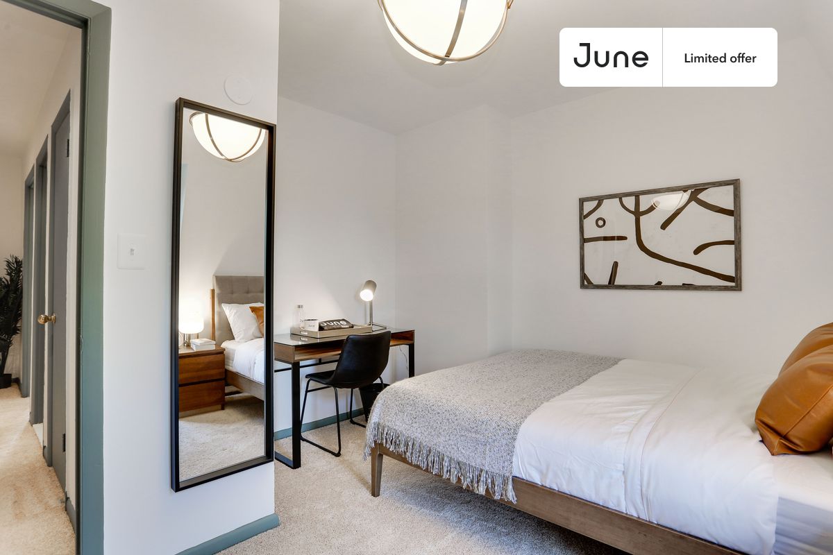 

Queen bedroom in a 5 bedroom / 3 bathroom apartment!

Check out 3D tour now:  https://jnhm.es/RL

This  Queen room in Logan Circle  is available on a flexible 1-18 month lease. Monthly rent rate is determined by furnishing preference, move-in date and move-out date. Speak to a June representative for recommendations on the best stay duration for the lowest rate, and learn more about this home on the June website:  https://jnhm.es/Bg

Amenities of this home:   Dishwasher,    Furnished Common Areas,    Wi-Fi - Paid separately (High-Speed),    Outdoor space,    Guarantors Allowed,       32-inch Flat-Screen TV,    Dine in kitchen,    Central AC (Common space),    Laundry in home (free),       Hardwood Flooring,    Microwave,    Oven,    Refrigerator,   also, this unit is conveniently located, several local parks, restaurants and bars are just minutes away.

About June Homes: Welcome to the easiest rental experience of your life. Rent furnished or unfurnished apartments for 1 - 18 months, bypass hidden costs and broker fees and enjoy an easy move-in. As a resident, you’ll have access to 24/7 support and monthly cleanings of the home’s shared spaces. Sign up now to apply online for your next home with June: https://jnhm.es/sign-roomi

Interested? Kindly note that the minimum stay duration would be 31 days. 

Use this listing ID when speaking to June team:  #104 E