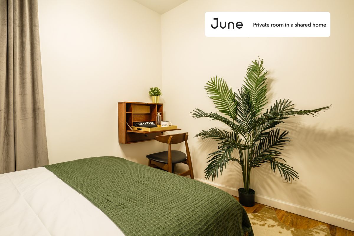 

PLEASE NOTE: This is a private room in a shared apartment. You will have your own bedroom and shared common areas (kitchen, bathroom, etc.) with other residents.

Full bedroom in a 5 bedroom / 2 bathroom apartment!

Check out 3D tour now:  https://jnhm.es/Pf

This  Full room in East Village  is available on a 12 month lease or a flexible short term (31 to 364 days) lease. You pick your custom start and end date. Monthly rent rate is determined by furnishing preference, move-in date and move-out date. Speak to a June representative for recommendations on the best stay duration for the lowest rate, and learn more about this home on the June website:  https://jnhm.es/zA

Amenities of this home:   Furnished Common Areas,    Wi-Fi - Paid separately (High-Speed),    Guarantors Allowed,       32-inch Flat-Screen TV,    Dine in kitchen,       Smart lock,    Hardwood Flooring,    Microwave,    Oven,    Refrigerator,   also, this unit is conveniently located, several local parks, restaurants and bars are just minutes away.

About June Homes: Welcome to the easiest rental experience of your life. Rent furnished or unfurnished apartments on a 12 month lease or a flexible short term (31 to 364 days). As a resident, you’ll have access to 24/7 support and monthly cleanings of the home’s shared spaces. Sign up now to apply online for your next home with June: https://jnhm.es/sign-roomi

Brokers welcome! Contact us for more details.

Interested? Use this listing ID when speaking to June team:  #145 D
