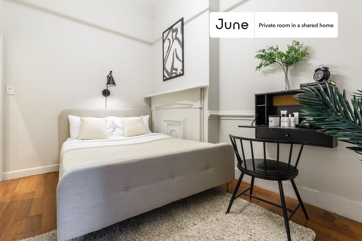 PLEASE NOTE: This is a private room in a shared apartment. You will have your own bedroom and shared common areas (kitchen, bathroom, etc.) with other residents.
Queen bedroom in a 4 bedroom / 2 bathroom apartment!
Check out 3D tour now: https://jnhm.es/Sh
This Queen room in Hell's Kitchen is available on a 12 month lease or a flexible short term (31 to 364 days) lease. You pick your custom start and end date. Monthly rent rate is determined by furnishing preference, move-in date and move-out date. Speak to a June representative for recommendations on the best stay duration for the lowest rate, and learn more about this home on the June website: https://jnhm.es/HE
Amenities of this home: Furnished Common Areas, Wi-Fi - Paid separately (High-Speed), Guarantors Allowed, 32-inch Flat-Screen TV, Dining area, Smart lock, Hardwood Flooring, Microwave, Oven, Refrigerator, also, this unit is conveniently located, several local parks, restaurants and bars are just minutes away.
About June Homes: Welcome to the easiest rental experience of your life. Rent furnished or unfurnished apartments on a 12 month lease or a flexible short term (31 to 364 days). As a resident, you’ll have access to 24/7 support and monthly cleanings of the home’s shared spaces. Sign up now to apply online for your next home with June: https://jnhm.es/sign-roomi
Brokers welcome! Contact us for more details.
Interested? Use this listing ID when speaking to June team: #290 B