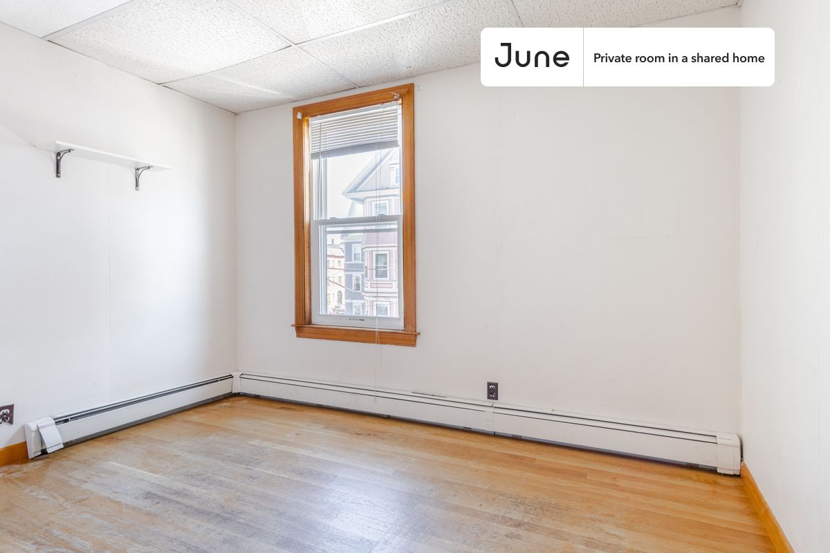 

PLEASE NOTE: This is a private room in a shared apartment. You will have your own bedroom and shared common areas (kitchen, bathroom, etc.) with other residents.

Queen bedroom in a 5 bedroom / 1 bathroom apartment!

Check out 3D tour now:  https://jnhm.es/89r

This  Queen room in Mission Hill  is available on a 12 month lease or a flexible short term (31 to 364 days) lease. You pick your custom start and end date. Monthly rent rate is determined by furnishing preference, move-in date and move-out date. Speak to a June representative for recommendations on the best stay duration for the lowest rate, and learn more about this home on the June website:  https://jnhm.es/5Ys

Amenities of this home:   Dishwasher,    Furnished Common Areas,    Wi-Fi - Paid separately (High-Speed),    Guarantors Allowed,          Street parking - City permit required,    Laundry in home (free),    Hardwood Flooring,    Microwave,    Oven,    Refrigerator,   also, this unit is conveniently located, several local parks, restaurants and bars are just minutes away.

About June Homes: Welcome to the easiest rental experience of your life. Rent furnished or unfurnished apartments on a 12 month lease or a flexible short term (31 to 364 days). As a resident, you’ll have access to 24/7 support and monthly cleanings of the home’s shared spaces. Sign up now to apply online for your next home with June: https://jnhm.es/sign-roomi

Brokers welcome! Contact us for more details.

Interested? Kindly note that the minimum stay duration would be 31 days. 

Use this listing ID when speaking to June team:  #1026 A