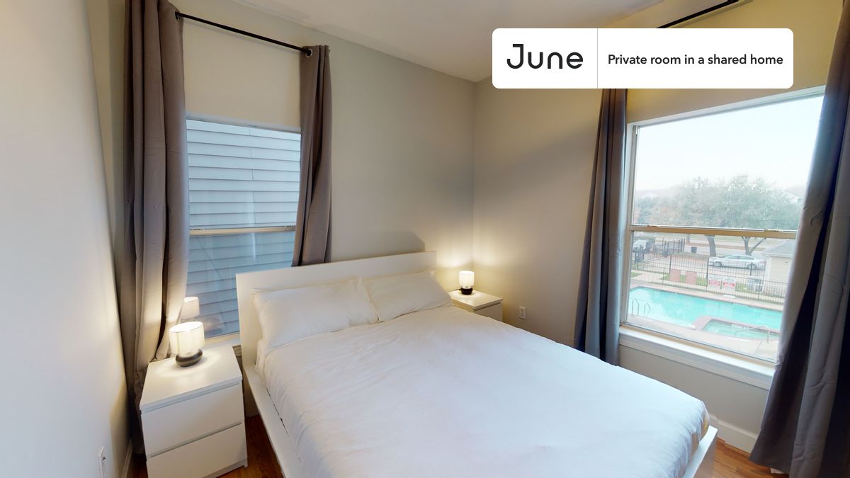 PLEASE NOTE: This is a private room in a shared apartment. You will have your own bedroom and shared common areas (kitchen, bathroom, etc.) with other residents.
Queen bedroom in a 4 bedroom / 4 bathroom apartment!
Check out 3D tour now: https://jnhm.es/Zj
This Queen room in Pleasant Valley is available on a 12 month lease or a flexible short term (31 to 364 days) lease. You pick your custom start and end date. Monthly rent rate is determined by furnishing preference, move-in date and move-out date. Speak to a June representative for recommendations on the best stay duration for the lowest rate, and learn more about this home on the June website: https://jnhm.es/5Qv
Amenities of this home: Dishwasher, Furnished Common Areas, Wi-Fi - Paid separately (High-Speed), Guarantors Allowed, 32-inch Flat-Screen TV, Central AC (Common space), Street parking - City permit required, Laundry in home (free), Balcony, Hardwood Flooring, Microwave, Oven, Refrigerator, also, this unit is conveniently located, several local parks, restaurants and bars are just minutes away.
About June Homes: Welcome to the easiest rental experience of your life. Rent furnished or unfurnished apartments on a 12 month lease or a flexible short term (31 to 364 days). As a resident, you’ll have access to 24/7 support and monthly cleanings of the home’s shared spaces. Sign up now to apply online for your next home with June: https://jnhm.es/sign-roomi
Brokers welcome! Contact us for more details.
Interested? Use this listing ID when speaking to June team: #883 C