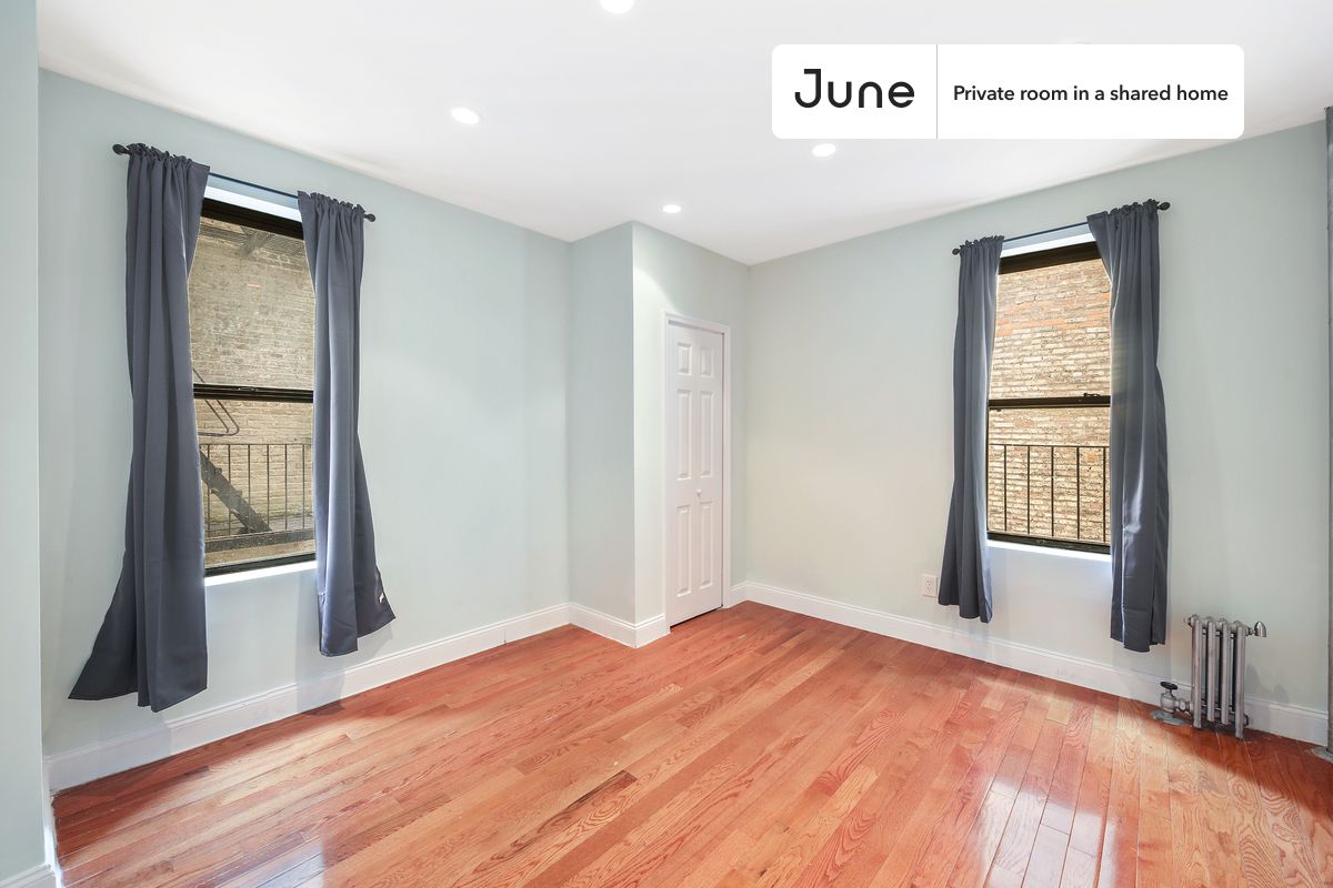 

PLEASE NOTE: This is a private room in a shared apartment. You will have your own bedroom and shared common areas (kitchen, bathroom, etc.) with other residents.

Queen bedroom in a 2 bedroom / 1 bathroom apartment!

Check out 3D tour now:  https://jnhm.es/Wd

This  Queen room in East Harlem  is available on a 12 month lease or a flexible short term (31 to 364 days) lease. You pick your custom start and end date. Monthly rent rate is determined by furnishing preference, move-in date and move-out date. Speak to a June representative for recommendations on the best stay duration for the lowest rate, and learn more about this home on the June website:  https://jnhm.es/5Ju

Amenities of this home:   Dishwasher,    Furnished Common Areas,    Wi-Fi - Paid separately (High-Speed),    Elevator,    Guarantors Allowed,       32-inch Flat-Screen TV,       Street parking - City permit required,    Laundry in home (free),    Hardwood Flooring,    Microwave,    Oven,    Refrigerator,   also, this unit is conveniently located, several local parks, restaurants and bars are just minutes away.

About June Homes: Welcome to the easiest rental experience of your life. Rent furnished or unfurnished apartments on a 12 month lease or a flexible short term (31 to 364 days). As a resident, you’ll have access to 24/7 support and monthly cleanings of the home’s shared spaces. Sign up now to apply online for your next home with June: https://jnhm.es/sign-roomi

Brokers welcome! Contact us for more details.

Interested? Use this listing ID when speaking to June team:  #746 A