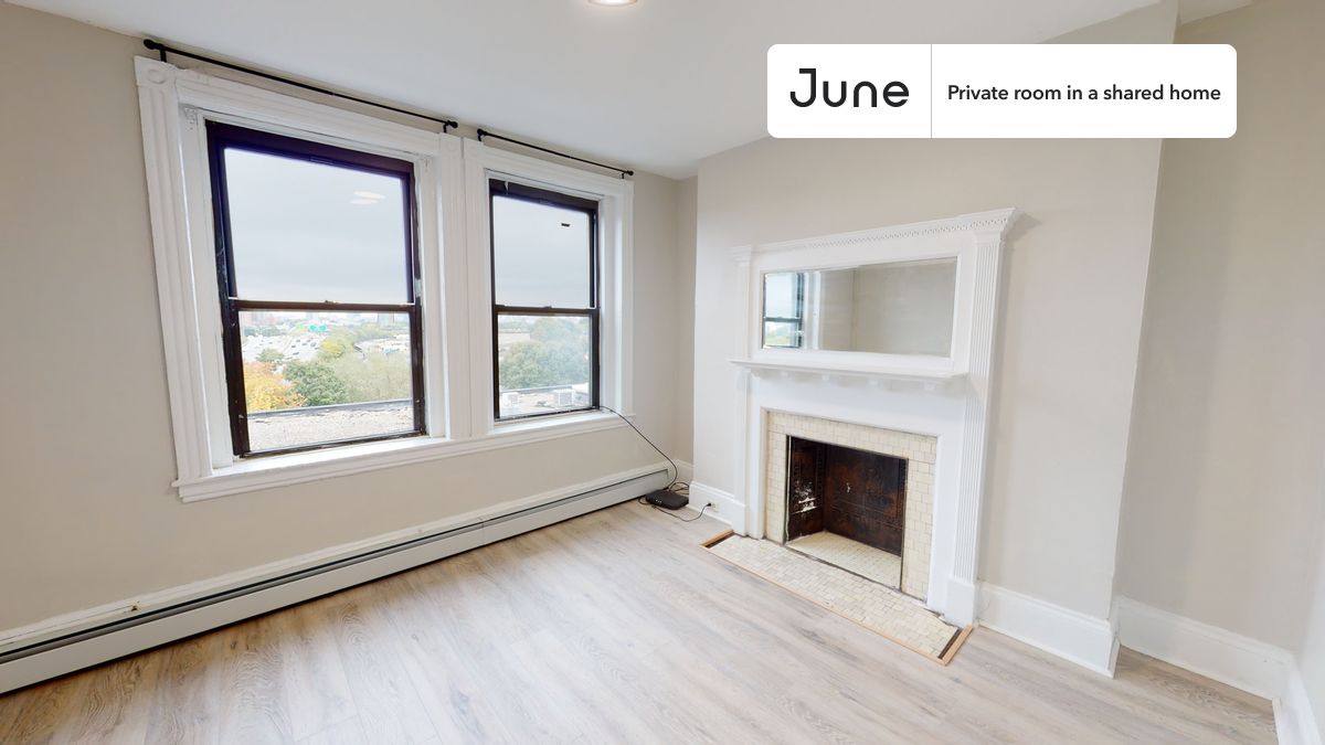 

PLEASE NOTE: This is a private room in a shared apartment. You will have your own bedroom and shared common areas (kitchen, bathroom, etc.) with other residents.

Queen bedroom in a 4 bedroom / 1 bathroom apartment!

Check out 3D tour now:  https://jnhm.es/8ag

This  Queen room in Allston  is available on a 12 month lease or a flexible short term (31 to 364 days) lease. You pick your custom start and end date. Monthly rent rate is determined by furnishing preference, move-in date and move-out date. Speak to a June representative for recommendations on the best stay duration for the lowest rate, and learn more about this home on the June website:  https://jnhm.es/6h9

Amenities of this home:   Dishwasher,    Furnished Common Areas,    Wi-Fi - Paid separately (High-Speed),    Guarantors Allowed,       Dine in kitchen,       Street parking - City permit required,    Laundry - Paid separately (in building),    Hardwood Flooring,    Microwave,    Oven,    Refrigerator,   also, this unit is conveniently located, several local parks, restaurants and bars are just minutes away.

About June Homes: Welcome to the easiest rental experience of your life. Rent furnished or unfurnished apartments on a 12 month lease or a flexible short term (31 to 364 days). As a resident, you’ll have access to 24/7 support and monthly cleanings of the home’s shared spaces. Sign up now to apply online for your next home with June: https://jnhm.es/sign-roomi

Brokers welcome! Contact us for more details.

Interested? Kindly note that the minimum stay duration would be 31 days. 

Use this listing ID when speaking to June team:  #1421 B