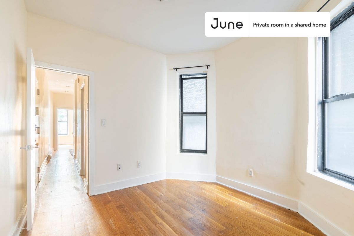PLEASE NOTE: This is a private room in a shared apartment. You will have your own bedroom and shared common areas (kitchen, bathroom, etc.) with other residents.
Full bedroom in a 2 bedroom / 1 bathroom apartment!
Check out 3D tour now: https://jnhm.es/861
This Full room in Upper West Side is available on a 12 month lease or a flexible short term (31 to 364 days) lease. You pick your custom start and end date. Monthly rent rate is determined by furnishing preference, move-in date and move-out date. Speak to a June representative for recommendations on the best stay duration for the lowest rate, and learn more about this home on the June website: https://jnhm.es/6bD
Amenities of this home: Furnished Common Areas, Wi-Fi - Paid separately (High-Speed), Guarantors Allowed, Wall-Mounted TV, Hardwood Flooring, Microwave, Oven, Refrigerator, also, this unit is conveniently located, several local parks, restaurants and bars are just minutes away.
About June Homes: Welcome to the easiest rental experience of your life. Rent furnished or unfurnished apartments on a 12 month lease or a flexible short term (31 to 364 days). As a resident, you’ll have access to 24/7 support and monthly cleanings of the home’s shared spaces. Sign up now to apply online for your next home with June: https://jnhm.es/sign-roomi
Brokers welcome! Contact us for more details.
Interested? Use this listing ID when speaking to June team: #1305 A