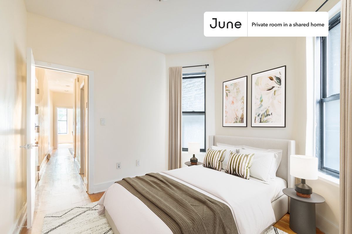 PLEASE NOTE: This is a private room in a shared apartment. You will have your own bedroom and shared common areas (kitchen, bathroom, etc.) with other residents.
Full bedroom in a 2 bedroom / 1 bathroom apartment!
Check out 3D tour now: https://jnhm.es/861
This Full room in Upper West Side is available on a 12 month lease or a flexible short term (31 to 364 days) lease. You pick your custom start and end date. Monthly rent rate is determined by furnishing preference, move-in date and move-out date. Speak to a June representative for recommendations on the best stay duration for the lowest rate, and learn more about this home on the June website: https://jnhm.es/6bD
Amenities of this home: Furnished Common Areas, Wi-Fi - Paid separately (High-Speed), Guarantors Allowed, Wall-Mounted TV, Hardwood Flooring, Microwave, Oven, Refrigerator, also, this unit is conveniently located, several local parks, restaurants and bars are just minutes away.
About June Homes: Welcome to the easiest rental experience of your life. Rent furnished or unfurnished apartments on a 12 month lease or a flexible short term (31 to 364 days). As a resident, you’ll have access to 24/7 support and monthly cleanings of the home’s shared spaces. Sign up now to apply online for your next home with June: https://jnhm.es/sign-roomi
Brokers welcome! Contact us for more details.
Interested? Use this listing ID when speaking to June team: #1305 A