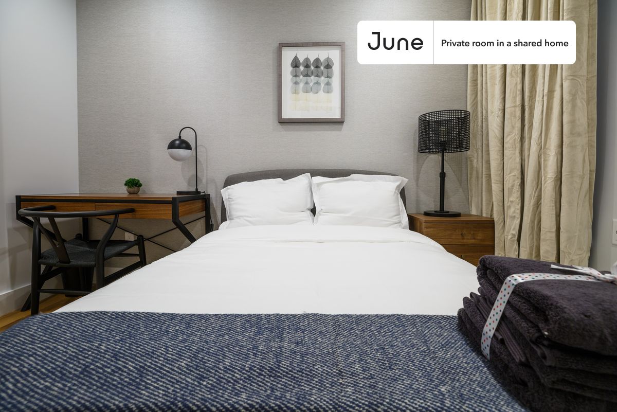 

PLEASE NOTE: This is a private room in a shared apartment. You will have your own bedroom and shared common areas (kitchen, bathroom, etc.) with other residents.

Queen bedroom in a 4 bedroom / 1.5 bathroom apartment!

Check out 3D tour now:  https://jnhm.es/Ph

This  Queen room in Central Park  is available on a 12 month lease or a flexible short term (31 to 364 days) lease. You pick your custom start and end date. Monthly rent rate is determined by furnishing preference, move-in date and move-out date. Speak to a June representative for recommendations on the best stay duration for the lowest rate, and learn more about this home on the June website:  https://jnhm.es/3r

Amenities of this home:   Dishwasher,    Furnished Common Areas,    Wi-Fi - Paid separately (High-Speed),    Elevator,    Guarantors Allowed,       32-inch Flat-Screen TV,       Laundry in home (free),    Hardwood Flooring,    Microwave,    Oven,    Refrigerator,   also, this unit is conveniently located, several local parks, restaurants and bars are just minutes away.

About June Homes: Welcome to the easiest rental experience of your life. Rent furnished or unfurnished apartments on a 12 month lease or a flexible short term (31 to 364 days). As a resident, you’ll have access to 24/7 support and monthly cleanings of the home’s shared spaces. Sign up now to apply online for your next home with June: https://jnhm.es/sign-roomi

Brokers welcome! Contact us for more details.

Interested? Use this listing ID when speaking to June team:  #109 A